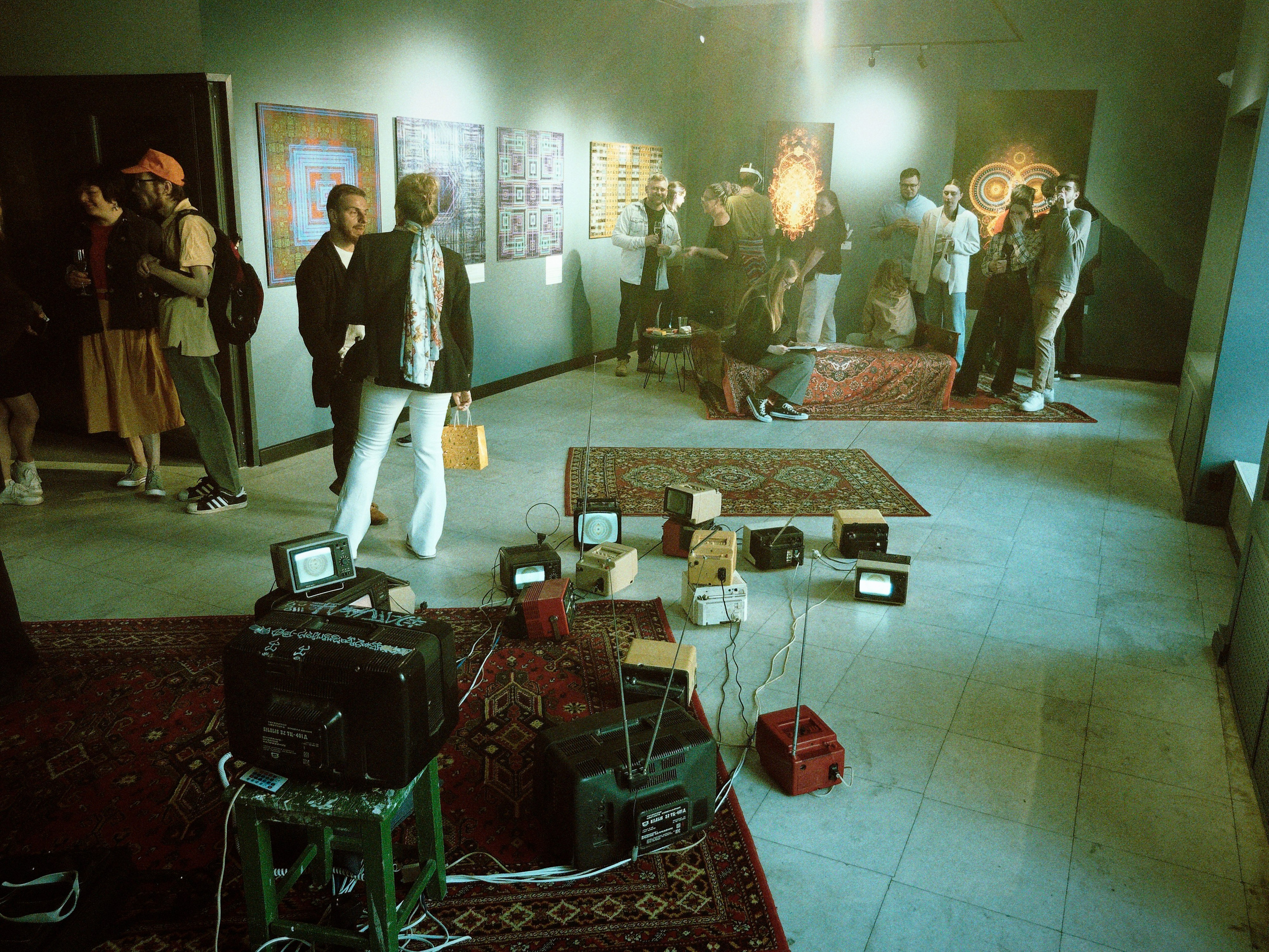 Между диваном и телевизором. Роман Ходырев — эзотериолог, художник, фотограф и музыкант. Санкт-Петербург, Рига