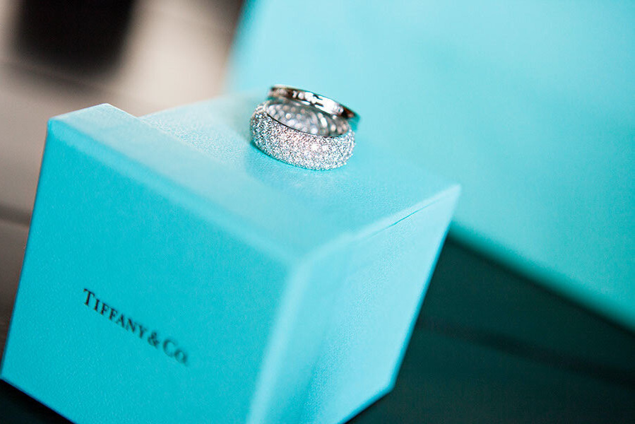 Организация свадьбы в Москве. Свадебное агентство ПИОН. Подобрать ресторан на свадьбу, ведущий на свадьбу, свадебный декор, свадебные фото. Кольцо на свадьбу Тиффани