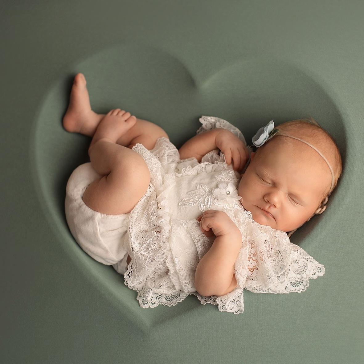 Новорожденная съёмка Ярославль. Семейный и детский фотограф-новорожденных Ярославль и Москва