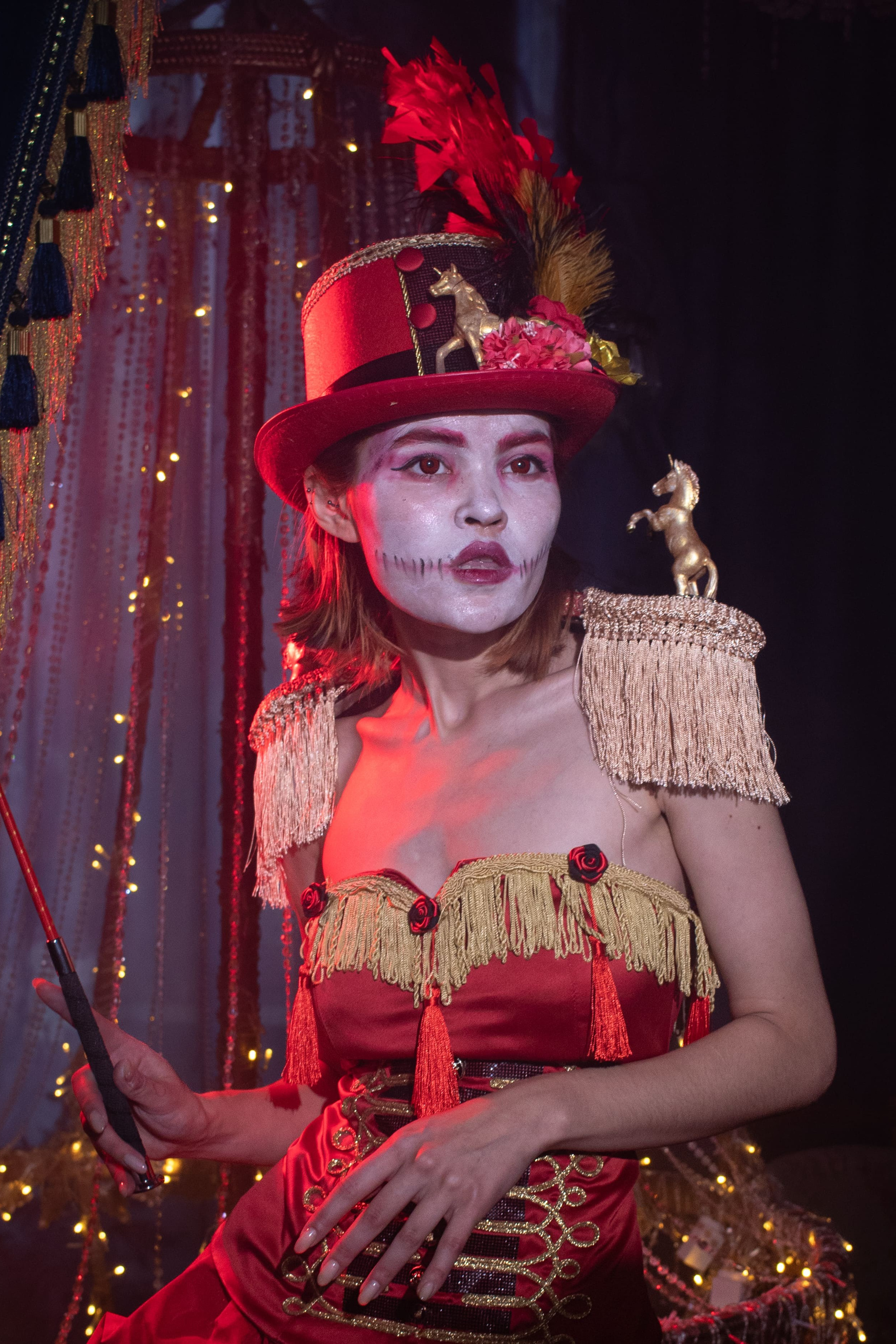 Эмоциональная сцена в дымке — театральная арт-серия Леди Арлекин, фотограф Карасёва Елена