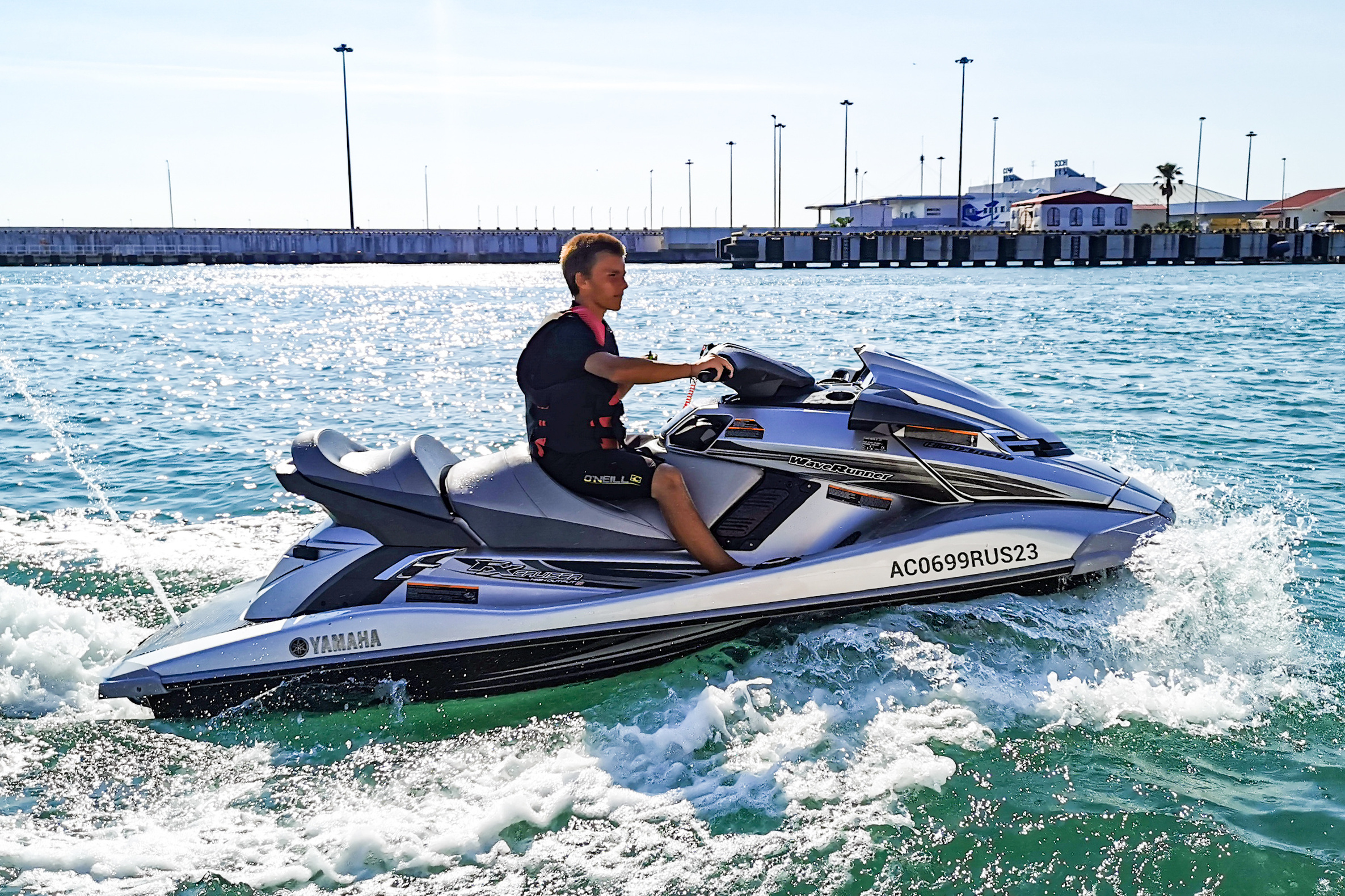 Гидроциклы вейкборд вейксерф отдых в море на яхте Яхт Вип  Яхтвип Yachtvip