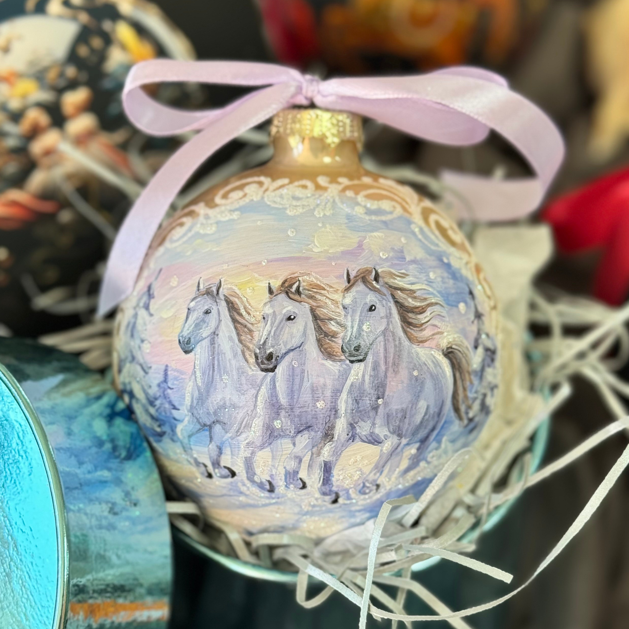 Магазин ёлочных шаров с ручной художественной росписью. Художественная ручная роспись елочных шаров, корпоративные подарки и восковые аромасвечи