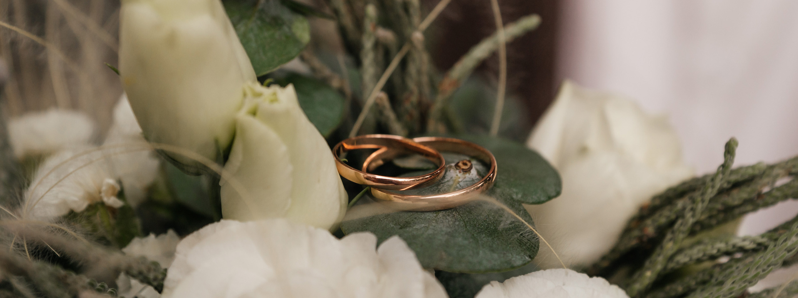 В данном блоке представлены цены фотографа на свадьбу в Саратове и Энгельсе