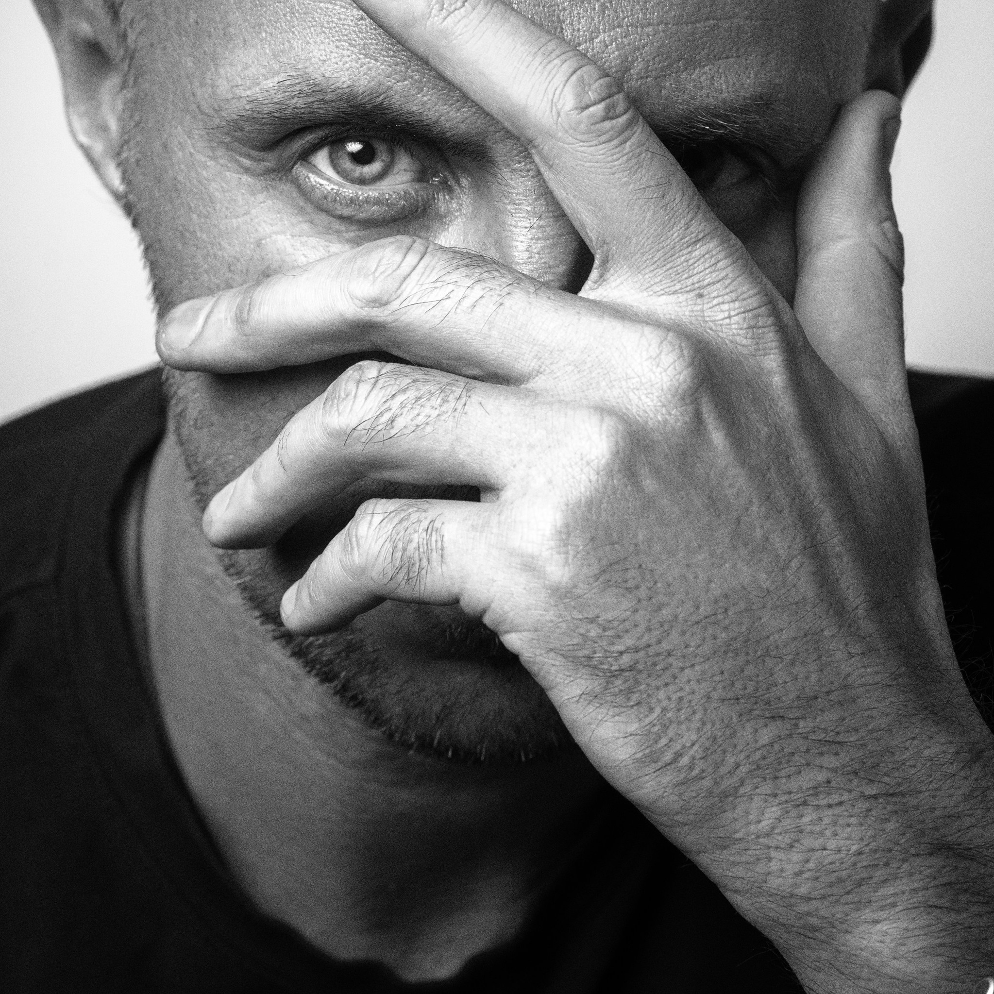 Контакты. Фотограф в Москве — Евгений Мельников