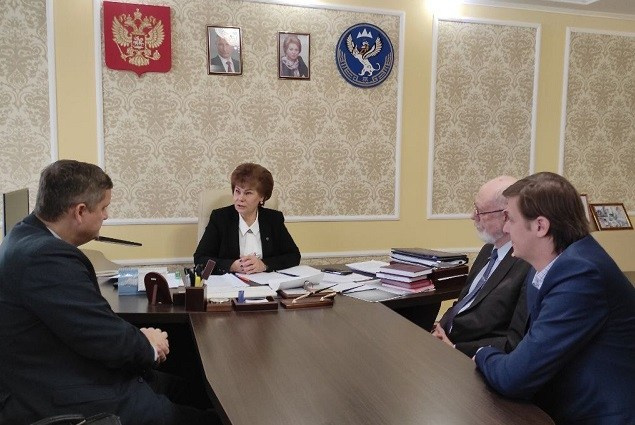 В Горно Алтайске прошло заседание по теме развития деревянного домостроения в СФО. Банк земельных участков Алтая