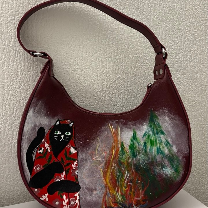 Художественная кастомизация кожаной сумки — ручная роспись по коже профессиональными материалами с долговечным результатом