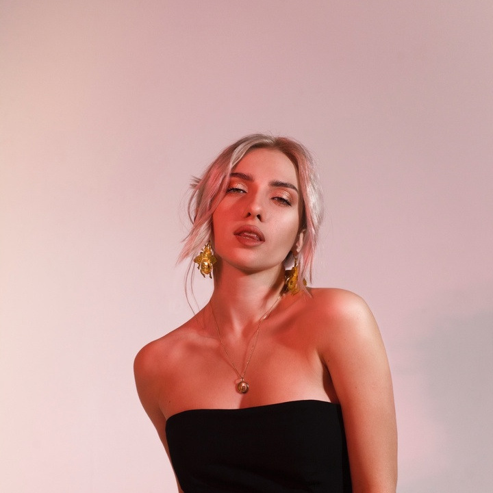 Контакты. Фотограф Москва Суркова Ангелина