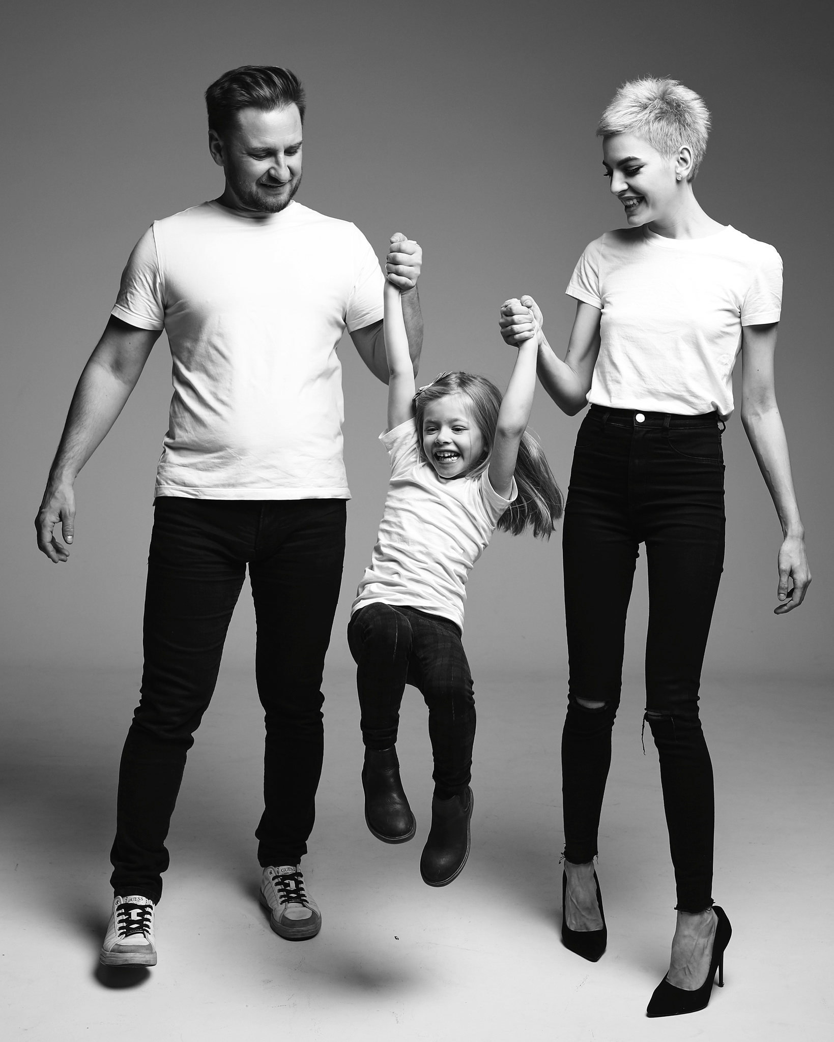 Семейная съемка в нестандартных декорациях. Иван Март Свадебный и портретный фотограф Тюмень