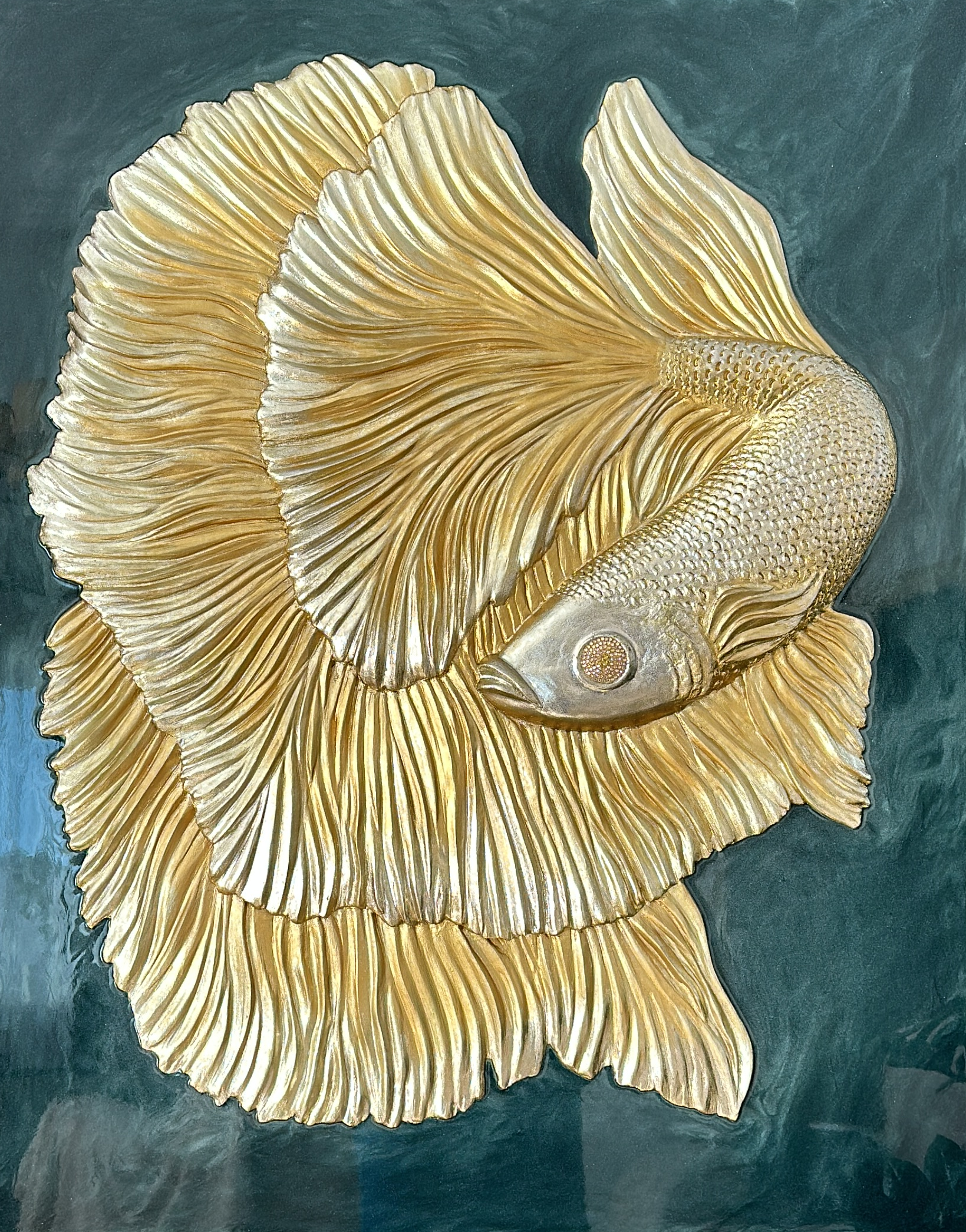 барельеф, панно, абстракция, декор, дизайн гостиной, интерьерные картины, декоративное панно, рыба, объем, фактура, интерьерная картина, дизайн офиса, интерьер кабинета, золото