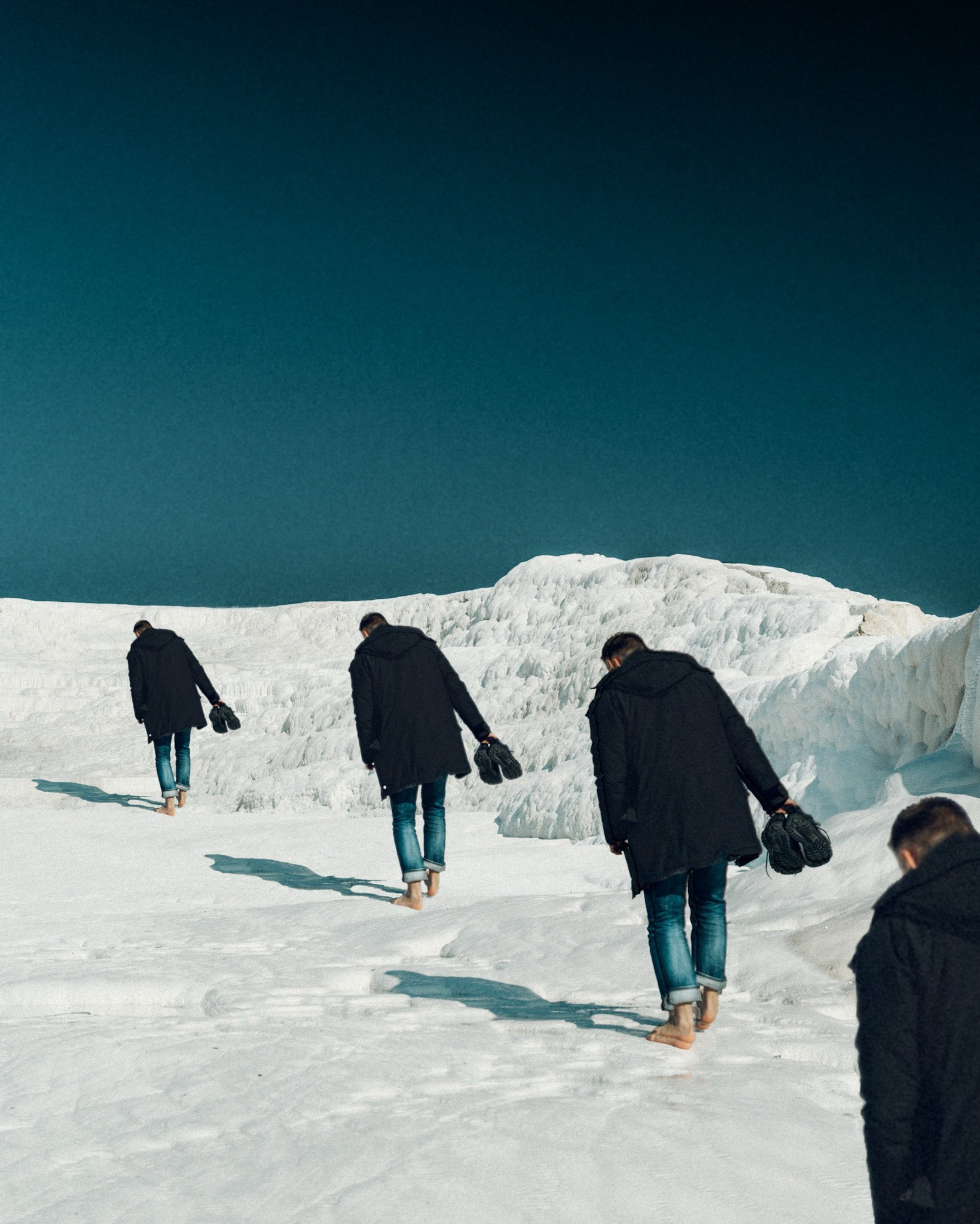 ART. Если ты на Земле — звони