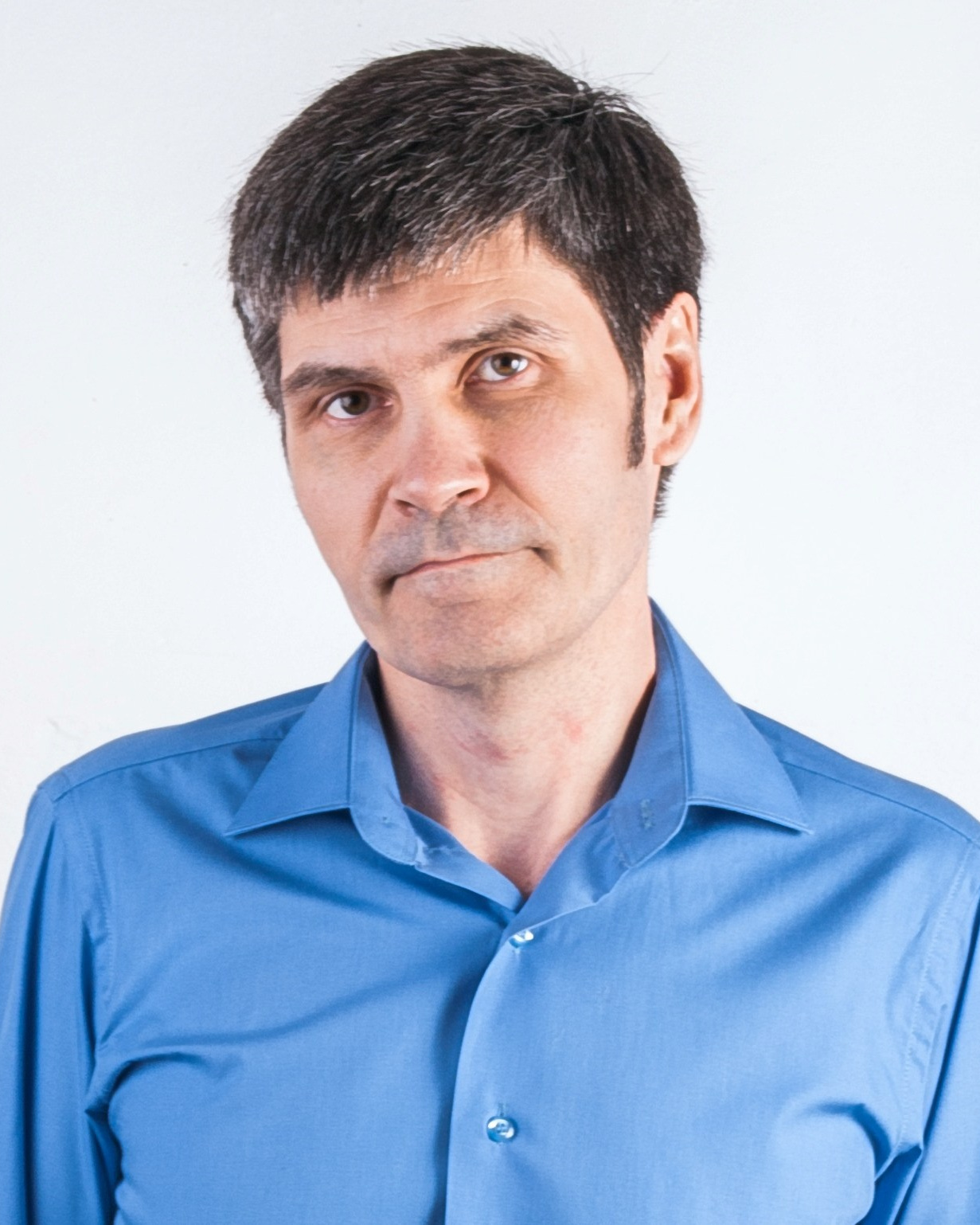 Олег Семёновых, художник, куратор, автор текстов про искусство