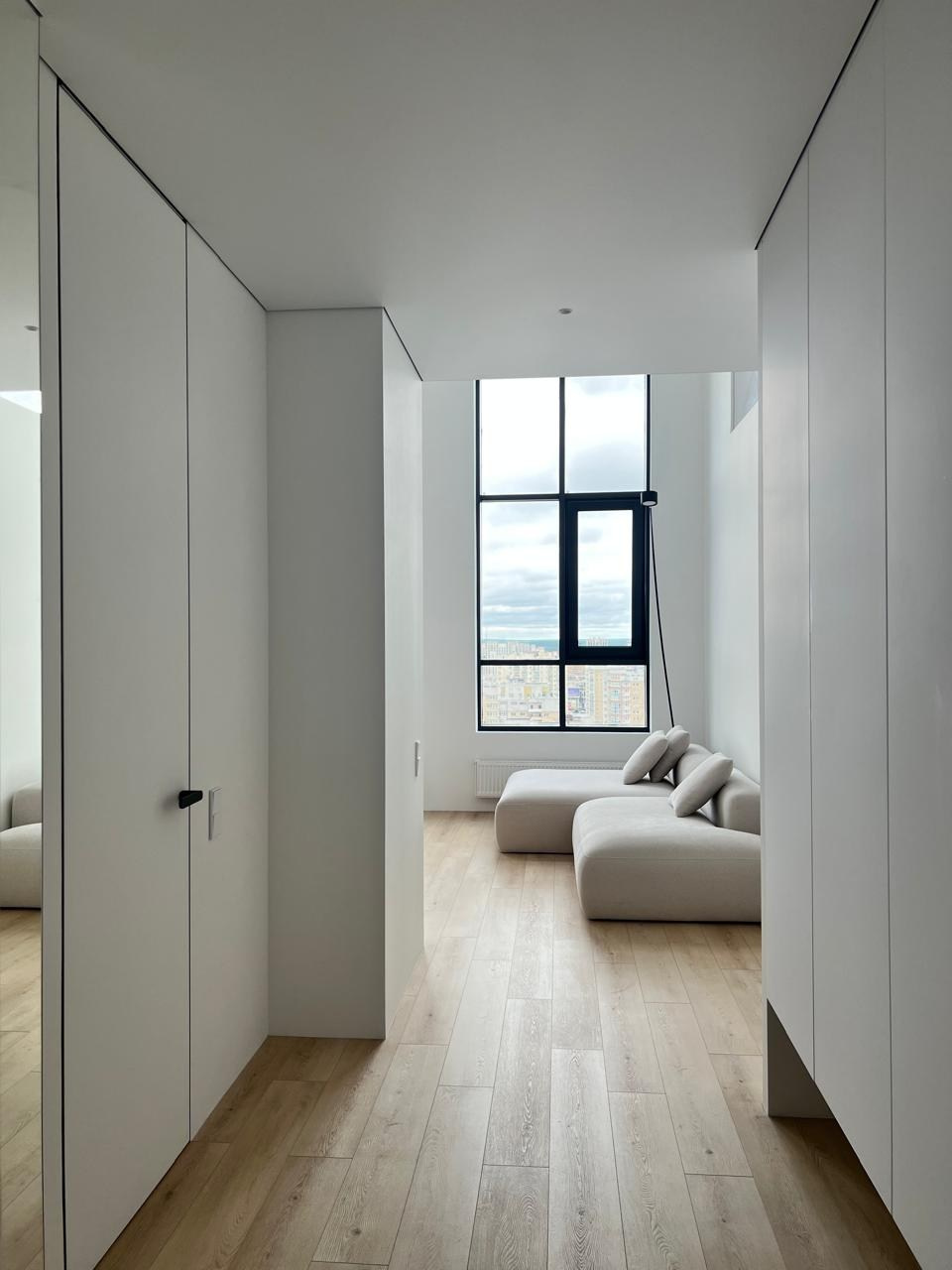 ЖК Парк столиц. Дизайн студия, занимаемся разработкой Дизайн проектов, реализацией проектов под ключ. Мы находимся в городе Екатеринбург. Зовут Рената