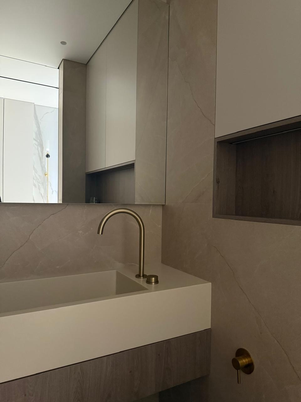 ЖК Коперник. Дизайн студия, занимаемся разработкой Дизайн проектов, реализацией проектов под ключ. Мы находимся в городе Екатеринбург. Зовут Рената