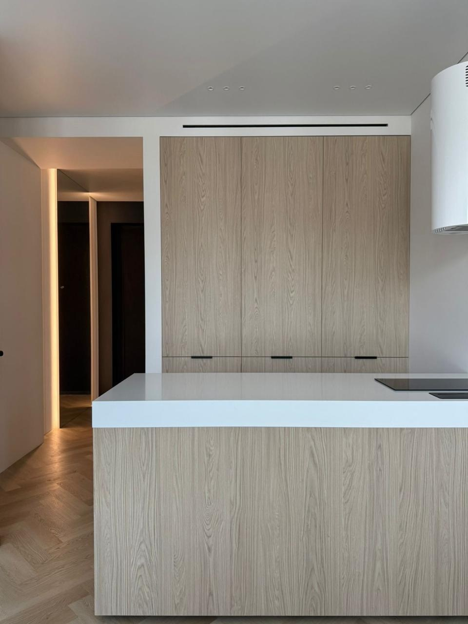 Квартал на Некрасова. Дизайн студия, занимаемся разработкой Дизайн проектов, реализацией проектов под ключ. Мы находимся в городе Екатеринбург. Зовут Рената