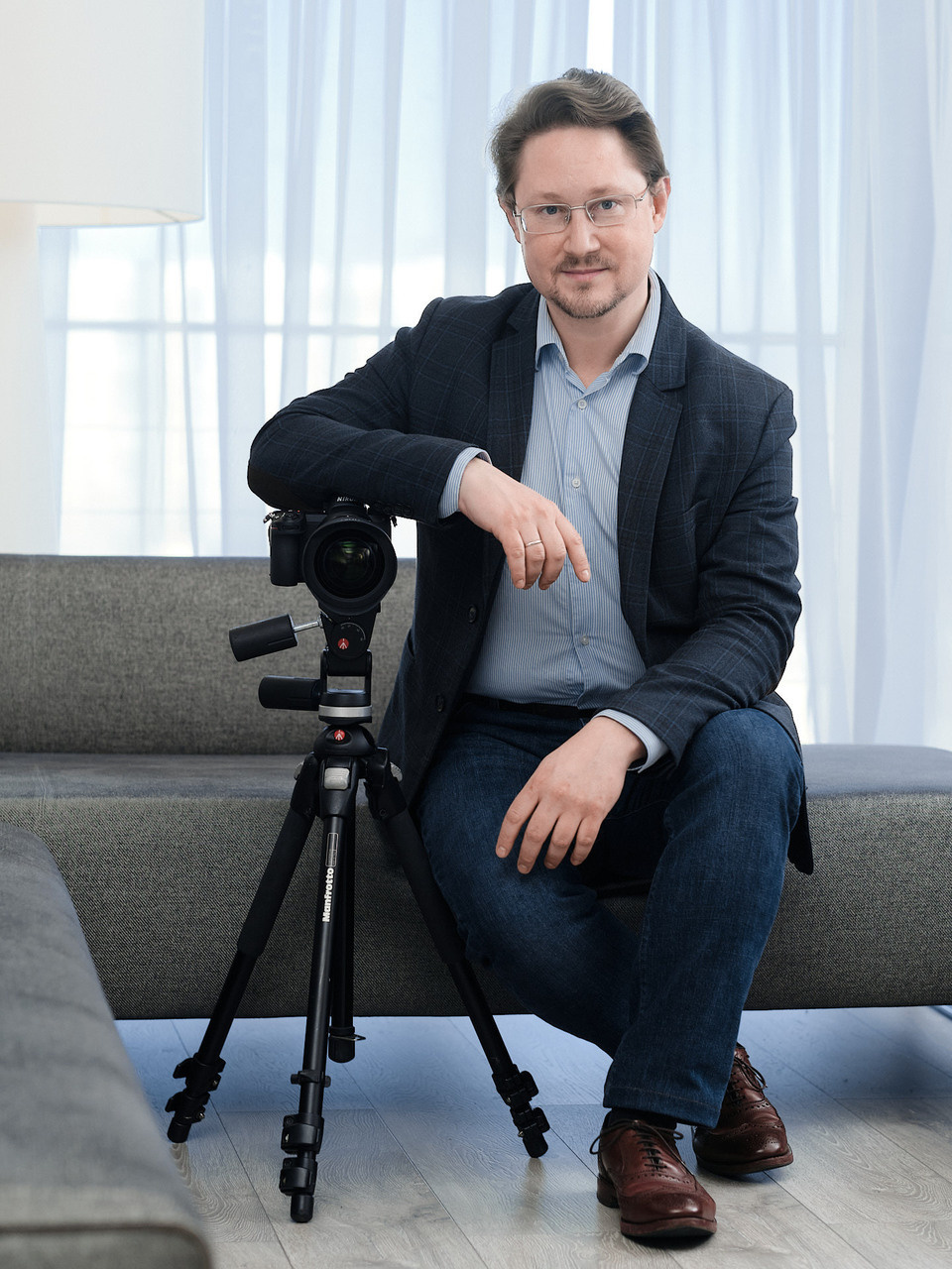 На этой фотографии портрет интерьерного фотографа