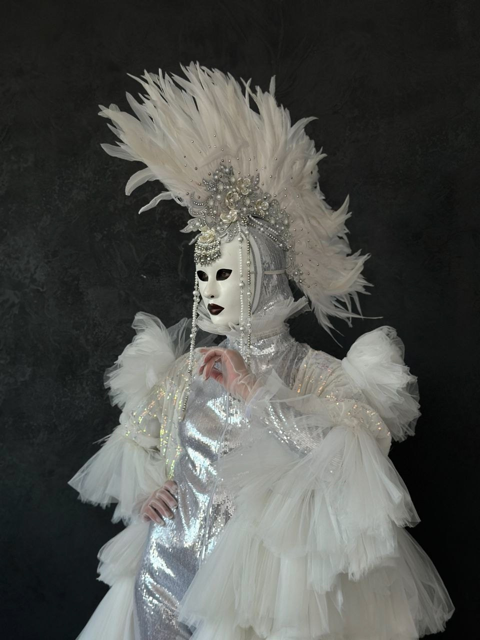 Персонаж серебряная Ворона. Мимы и Ходулисты на встречу гостей. Москва