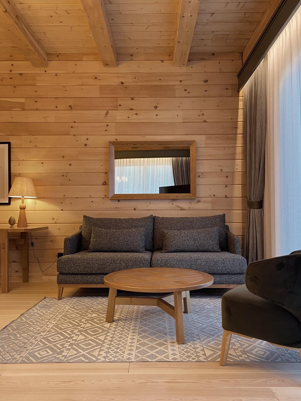 GRAND CHALET RIVER / коттедж на территории отеля Grand Chalet Altay, 405 м². Rezells Architects — студия дизайна жилых и коммерческих интерьеров