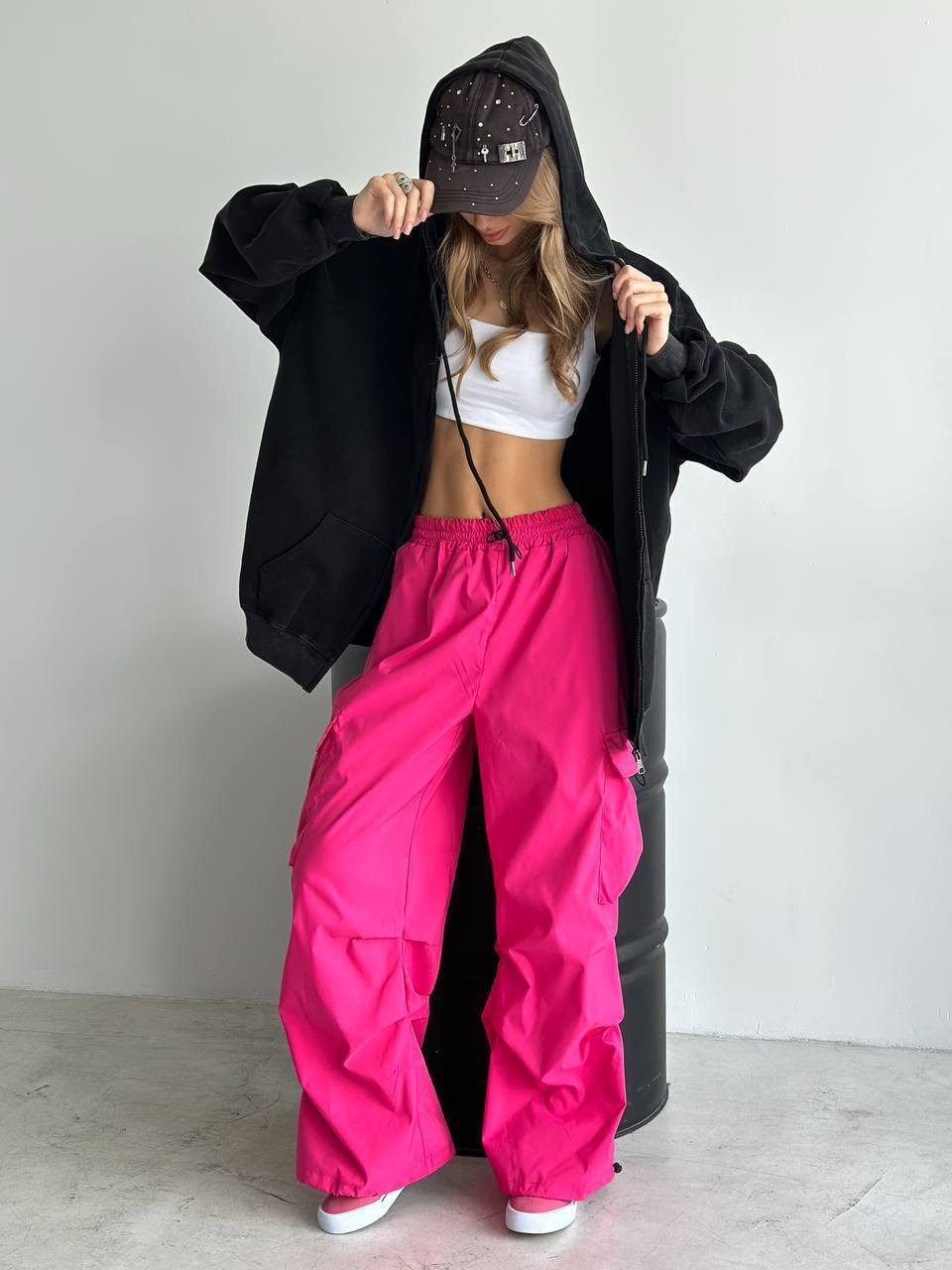 модная фотография в студии, подобран лук