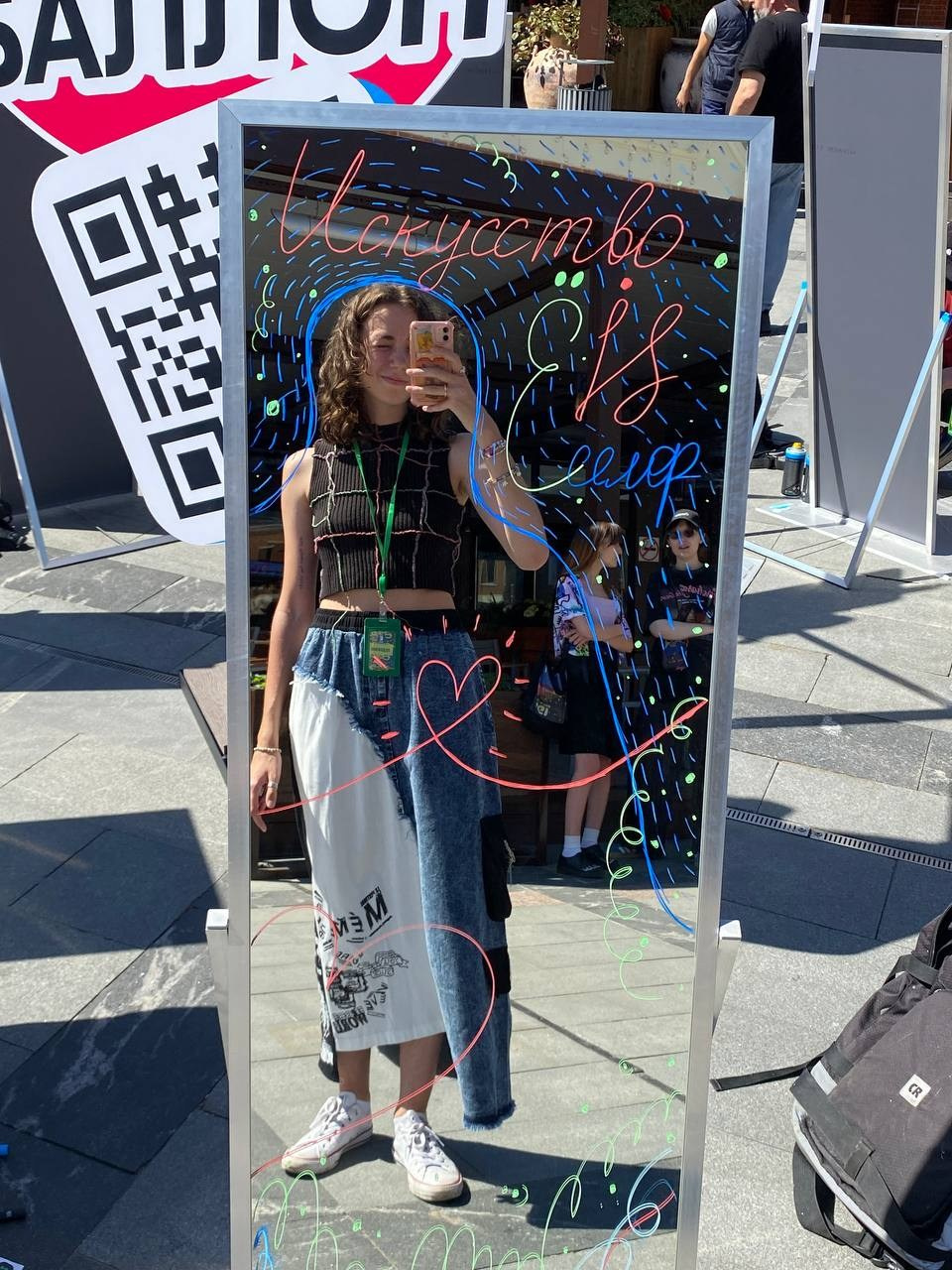 CV. Мультидисциплинарная художница