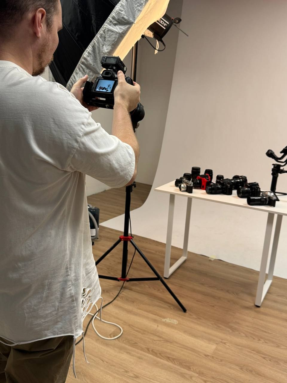 Студийная съемка товаров процесс работы фотографа в Москве оборудование