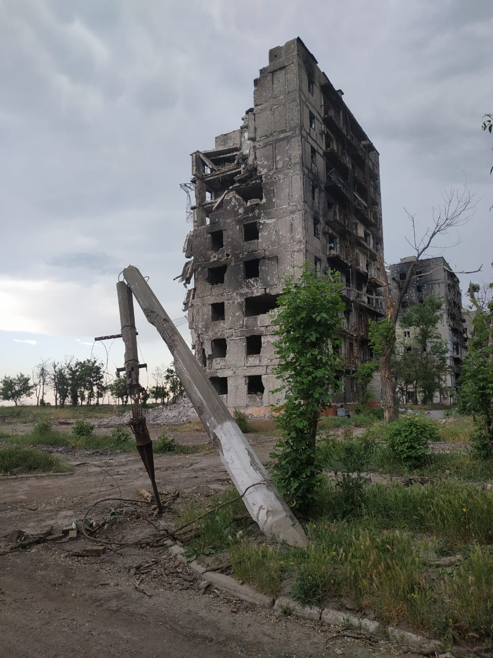 Раздача горячей пищи в Мариуполе, весна 2022 г. Пища для Жизни