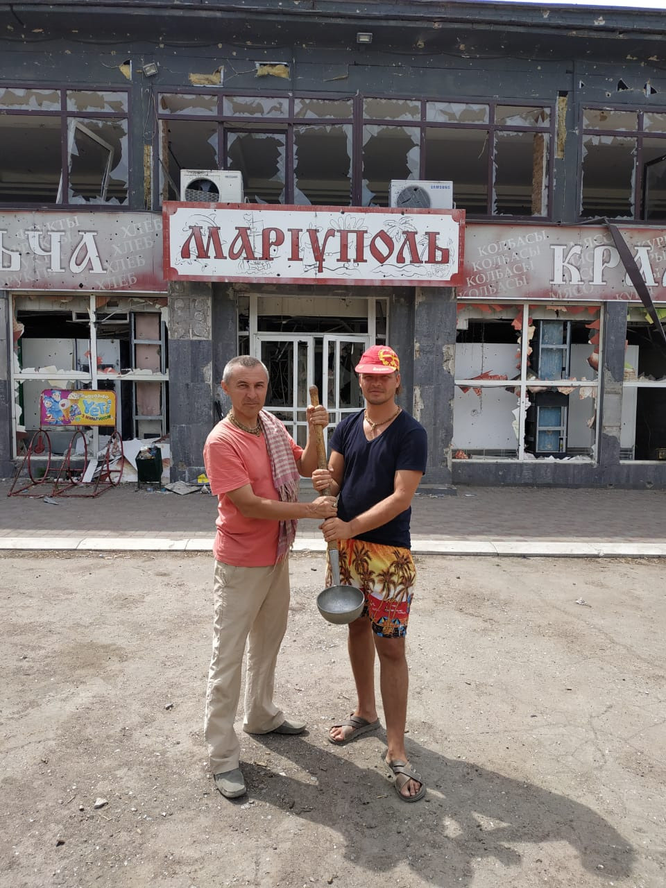 Раздача горячей пищи в Мариуполе, весна 2022 г. Пища для Жизни