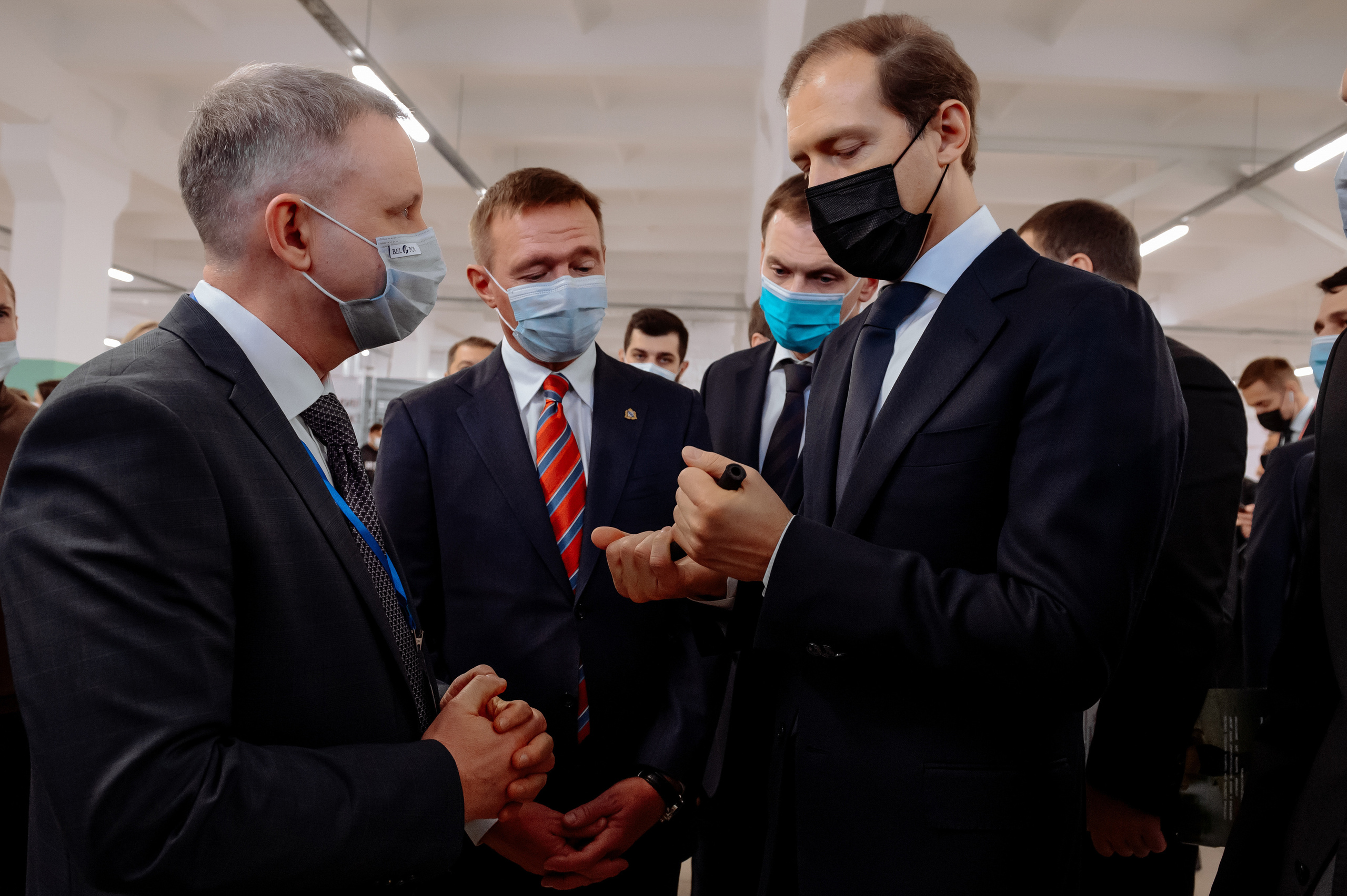 Визит министра промышленности и торговли на завод КЭАЗ. Репортажный и свадебный фотограф в Курске Борис Захарчук