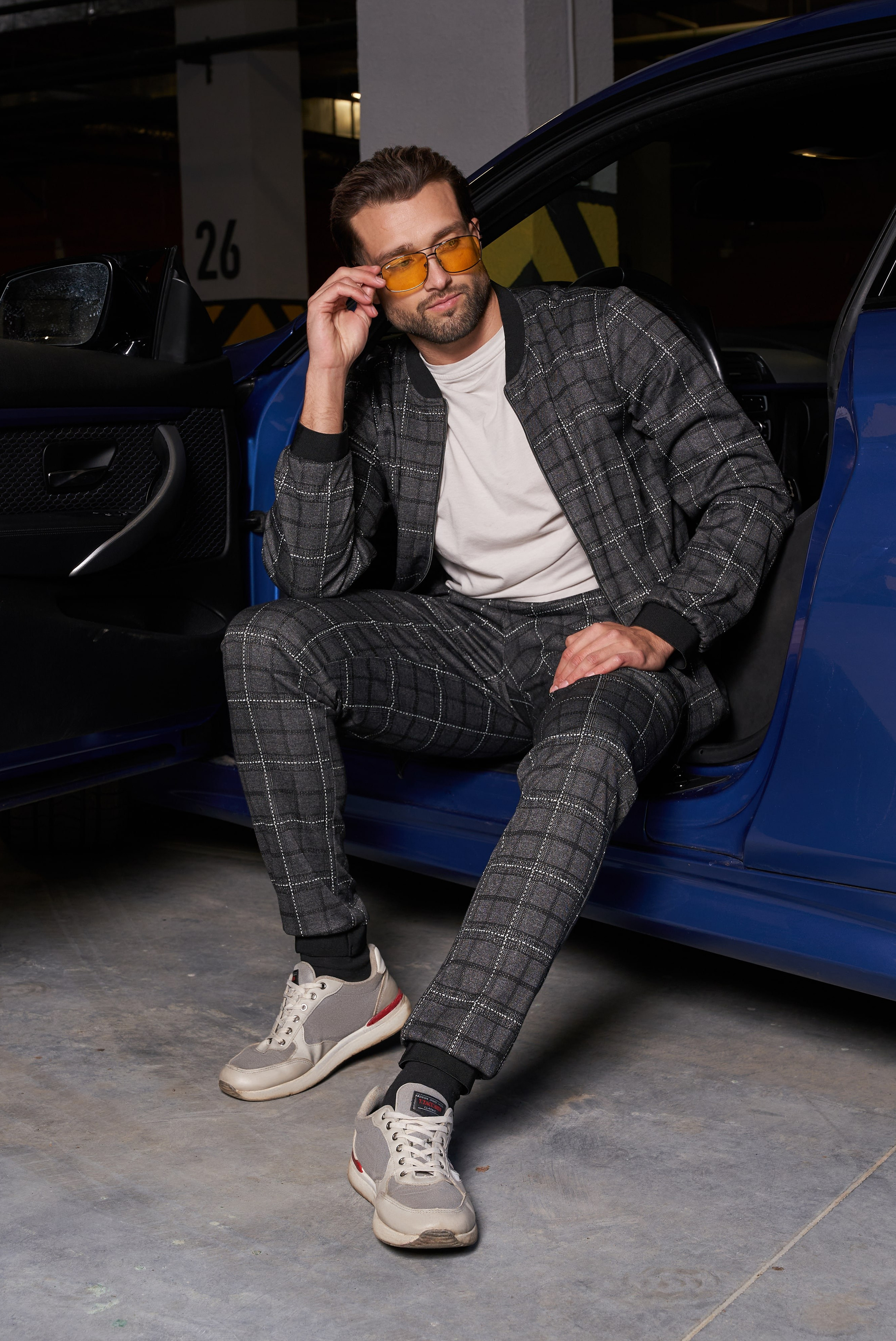 Предметное фото мужской одежды - стиль и удобство для вашего комфорта.