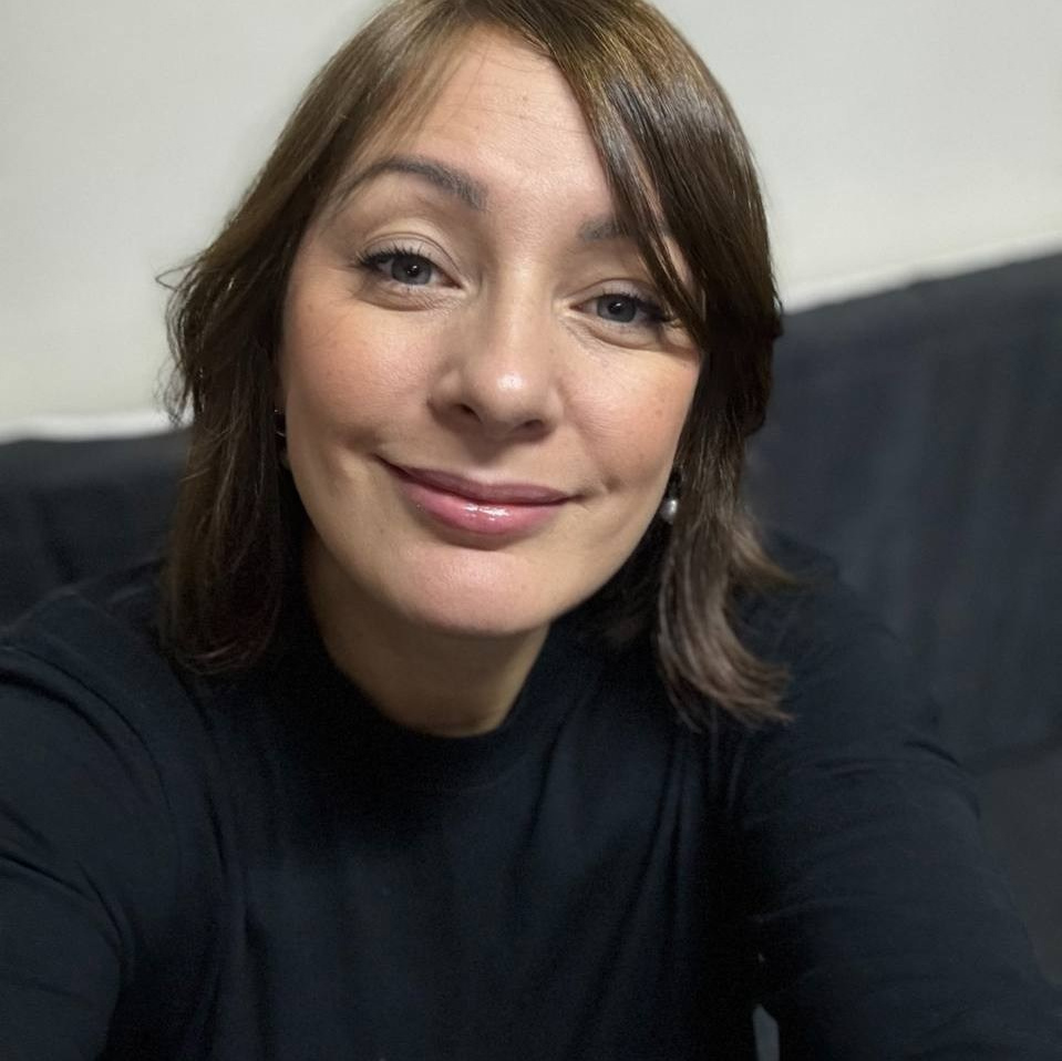 Я работаю в разных жанрах фотографии — от портретов до свадебной и семейной съёмки — в городе Междуреченске. Виктория Куреннова