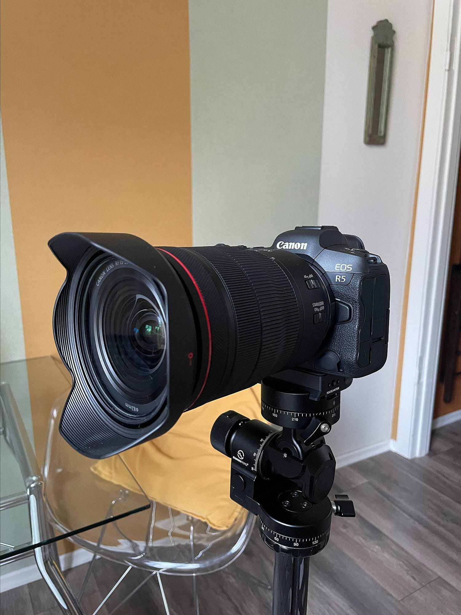 Камера для интерьерной съёмки Canon EOS R5 и объектив RF 15-35 f/2.8