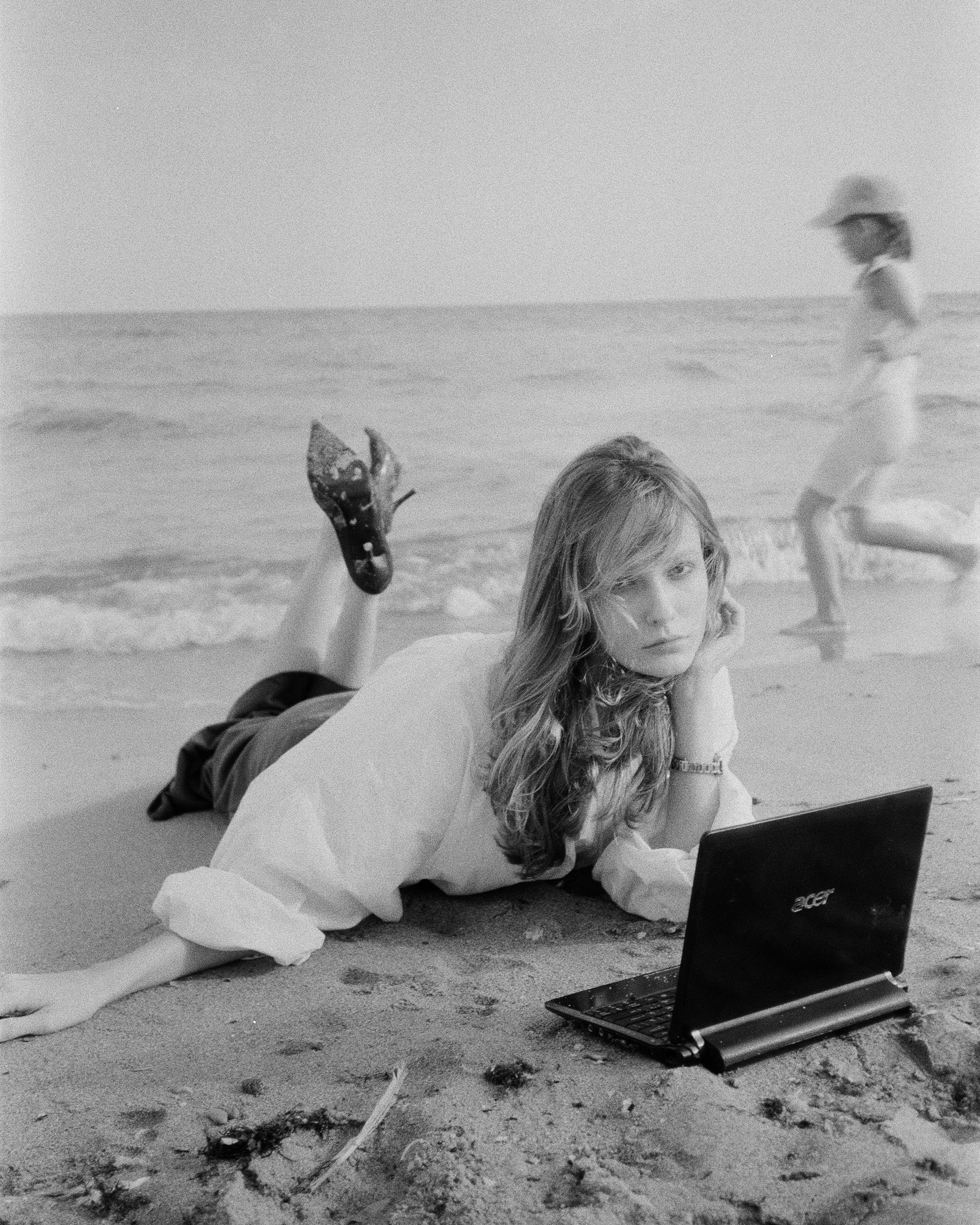 Чёрно-белая плёночная фотосессия в горах