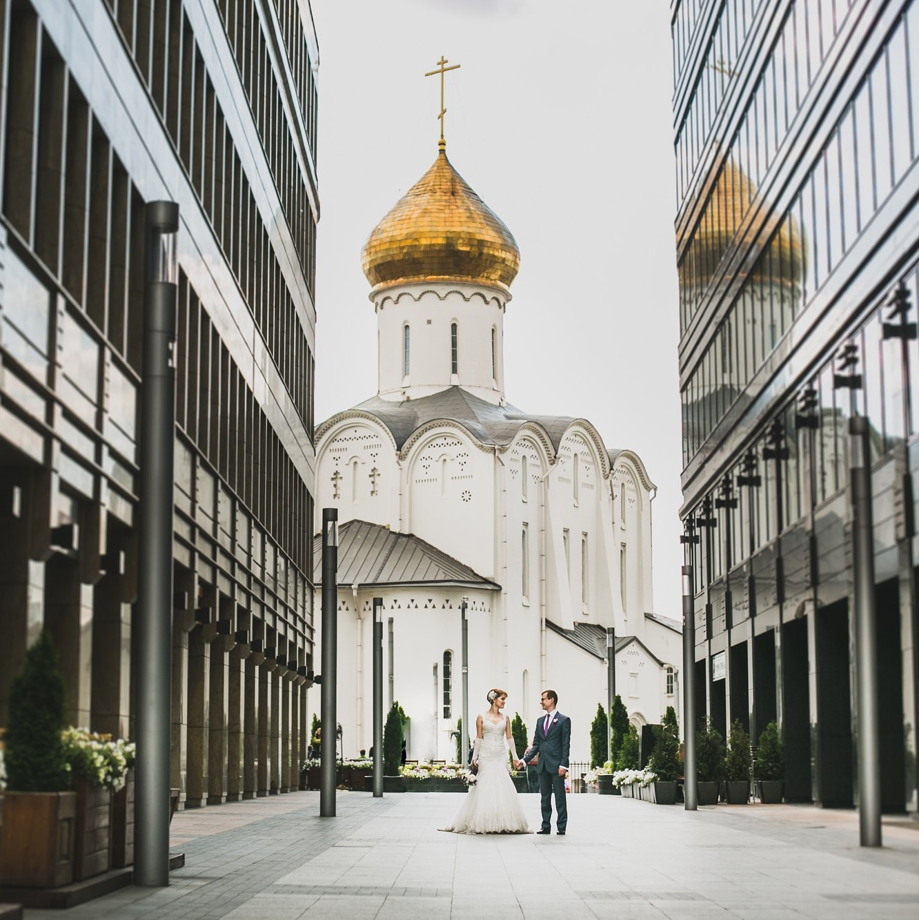 Фотосессия в студии с возможностью записи видео. Свадебный фотограф видеограф в ЗАГС и на свадьбу целый день Москва и МО