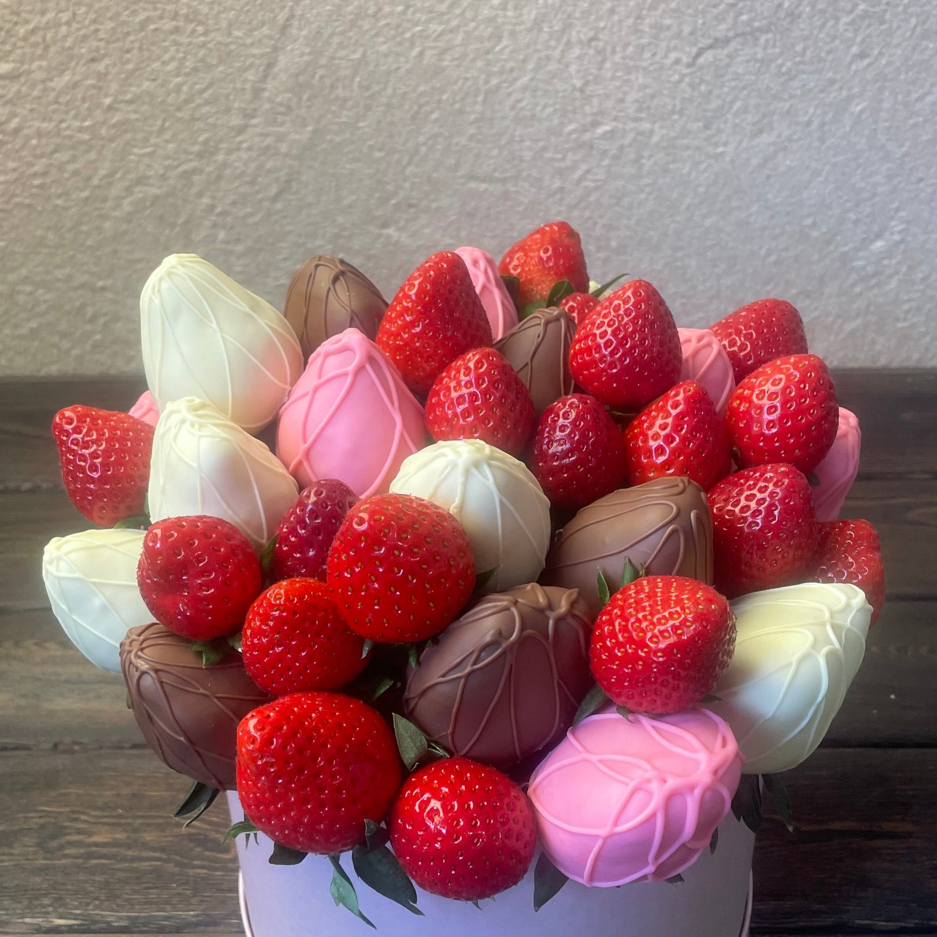 Шляпные коробочки. Клубника в шоколаде в Сургуте