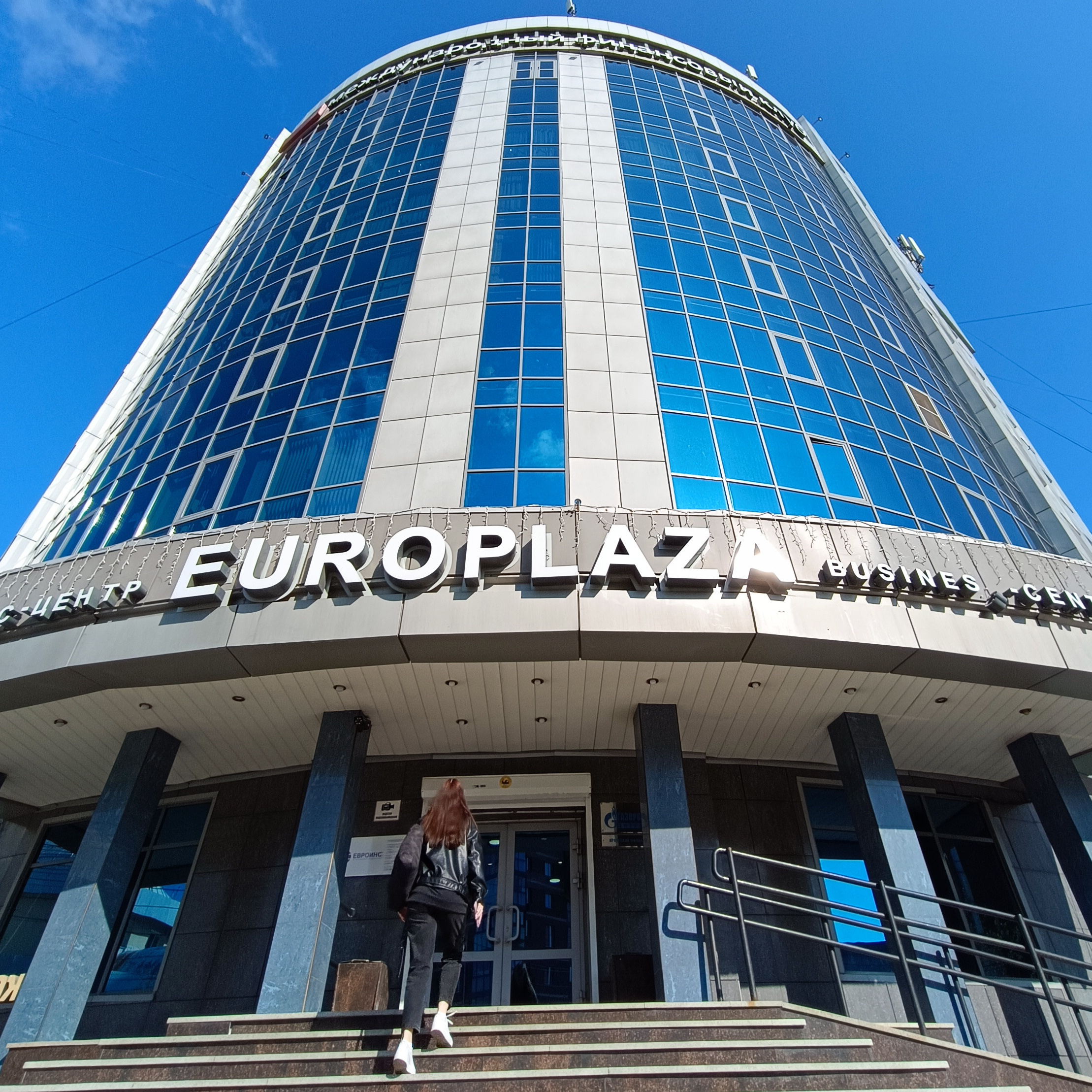 КОНТАКТЫ. Светильники Романа Скороходова