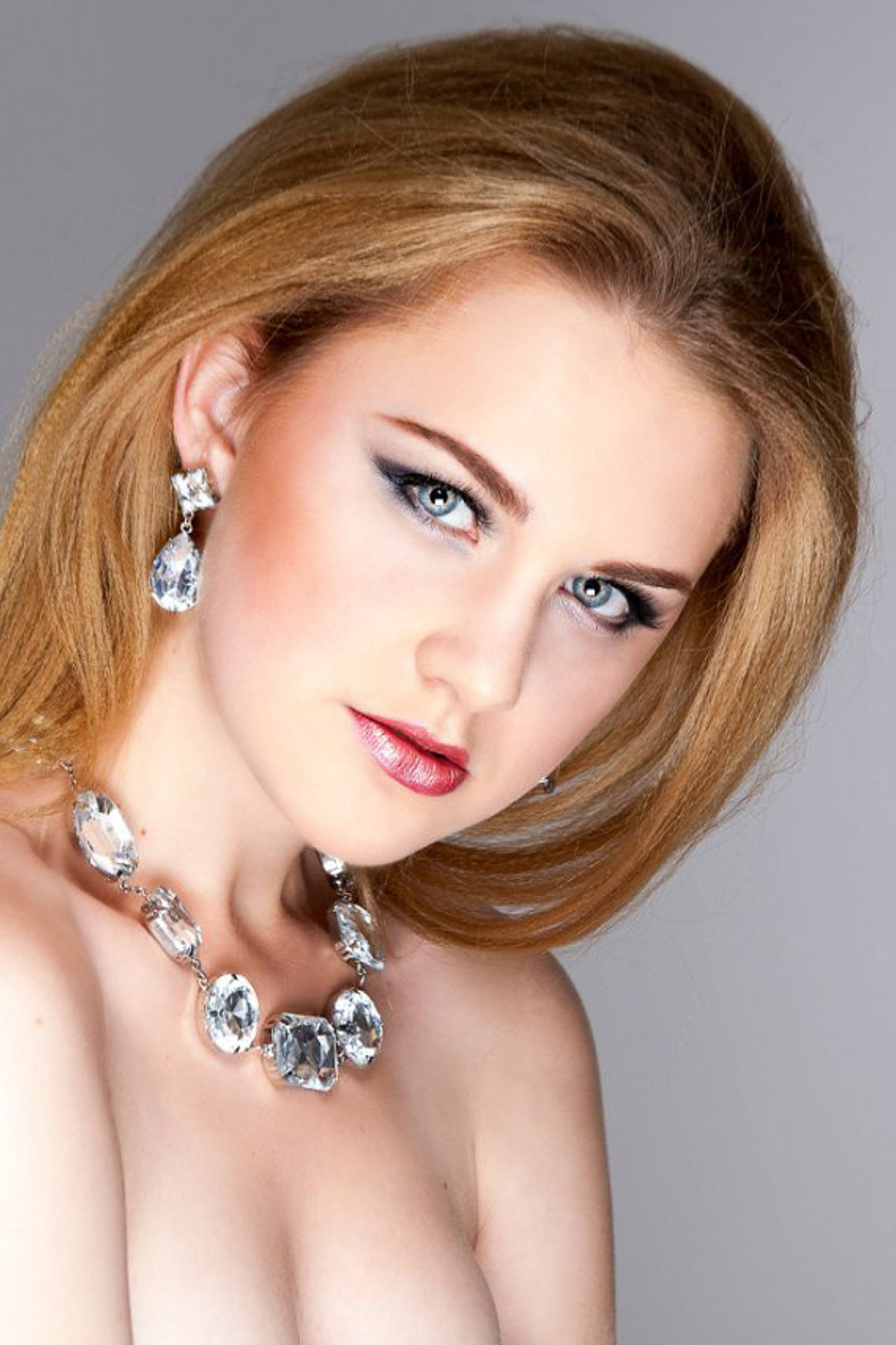 Как выбрать свадебного стилиста, курсы визажистов, обзор косметики СПб. Визажист стилист в Санкт-Петербурге Надежда Топникова