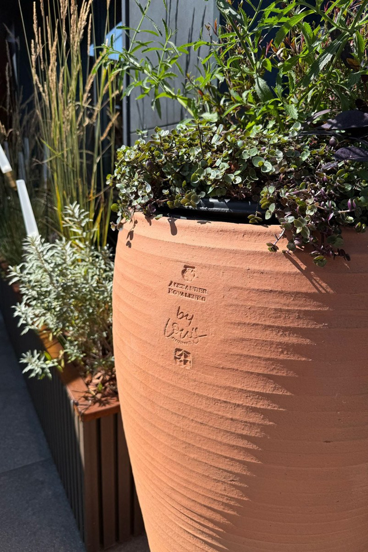 Сотрудничество с другими мастерами и дизайнерами.