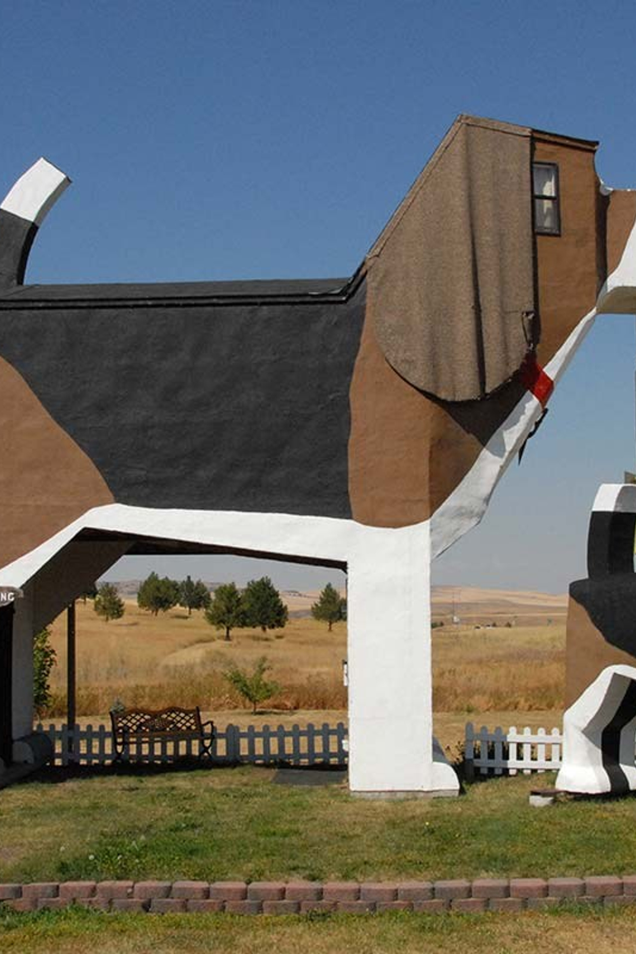 Dog Bark Park Inn (Коттонвуд, США)