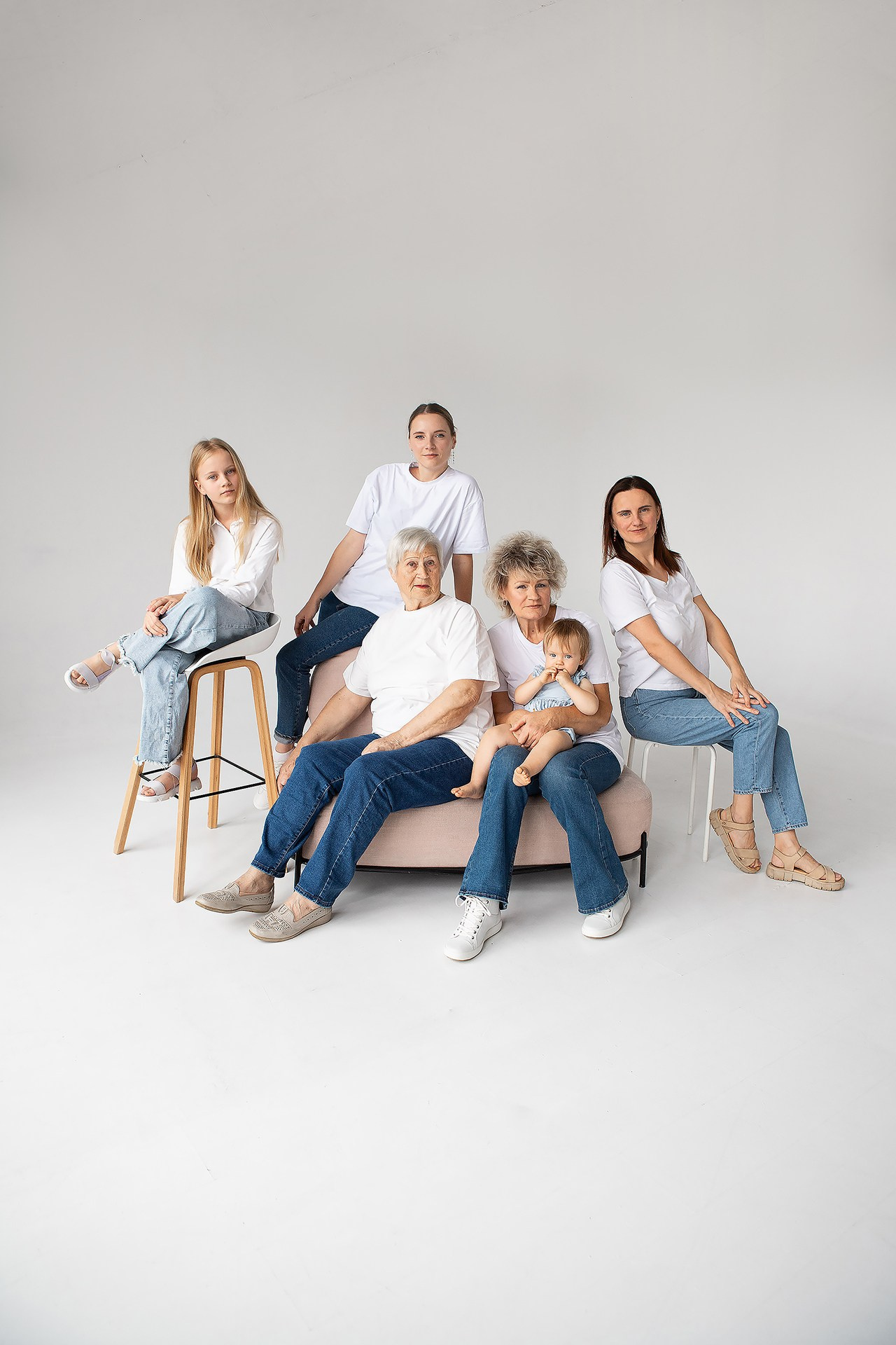 4 поколения женщин