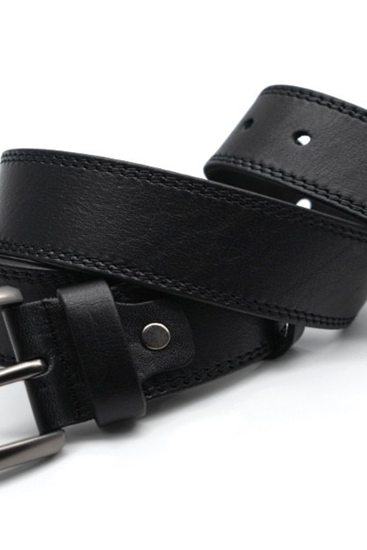 НА БЕЛОМ ФОНЕ