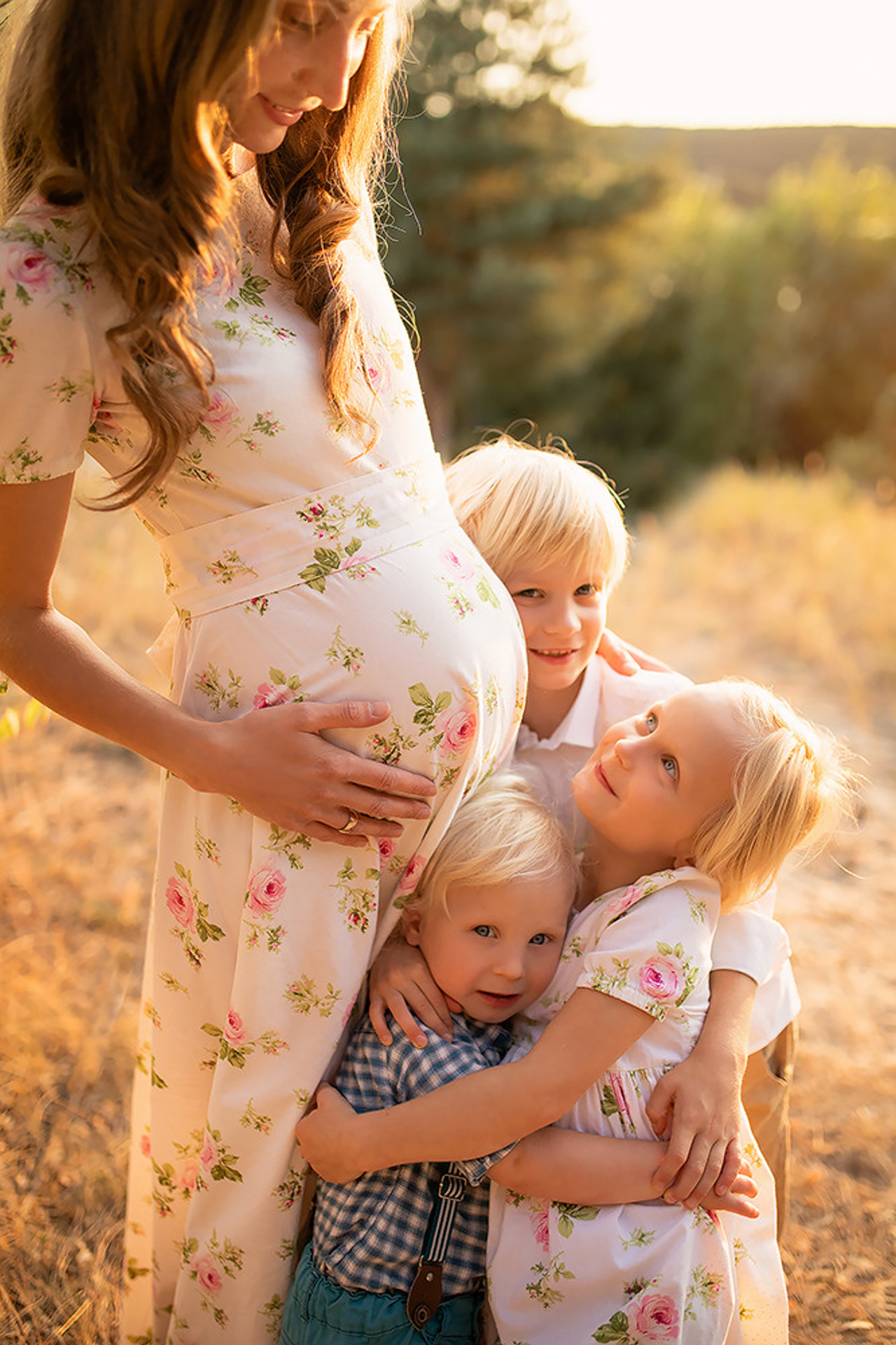 Юля в ожидании четвертого солнышка