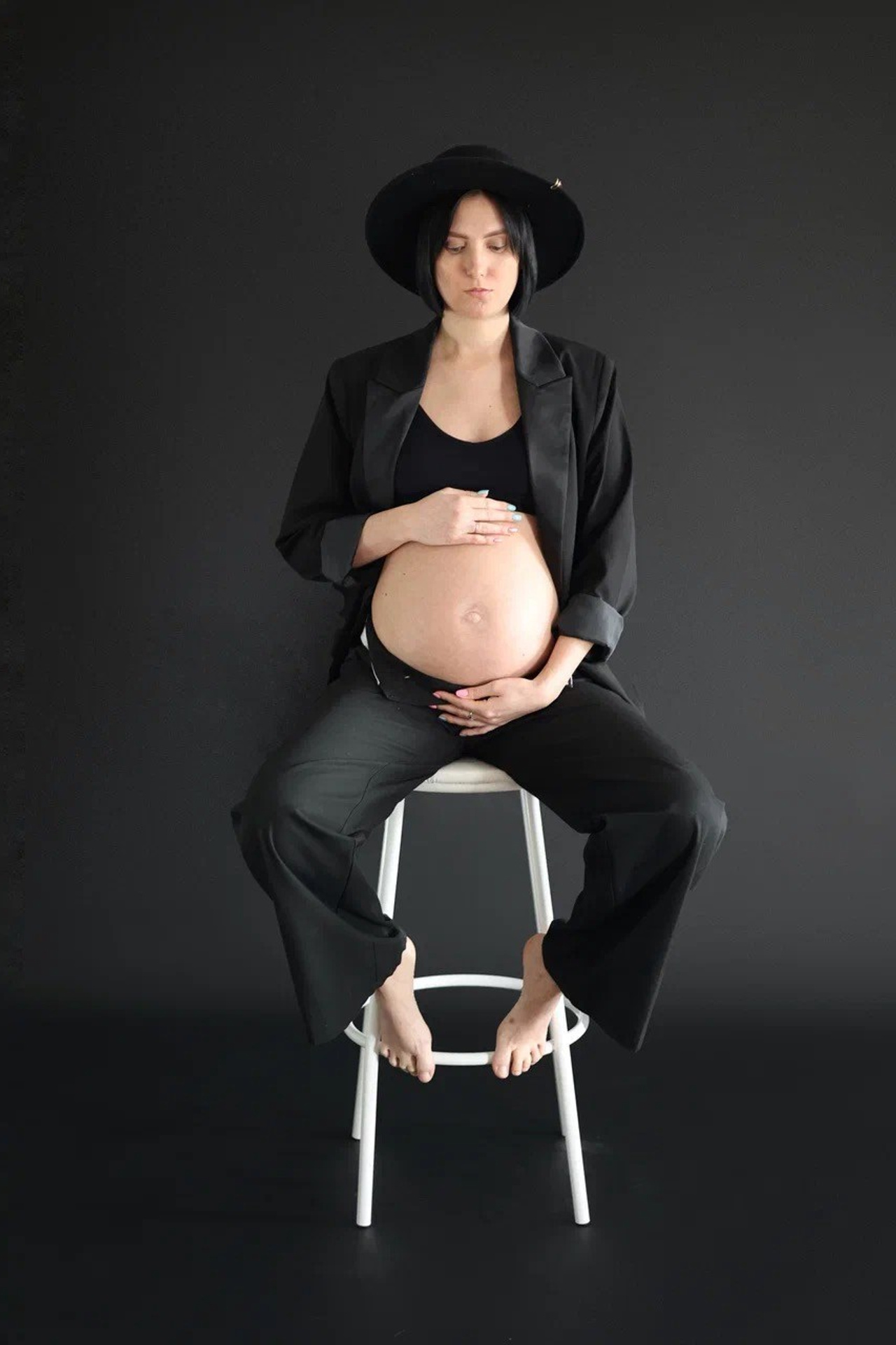 Фотосессия Нади в черном стиле