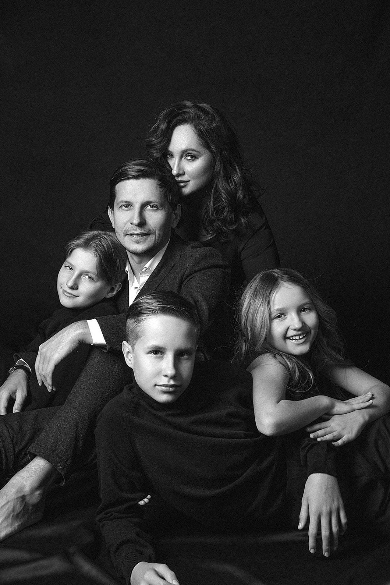 Виктор, Наталья, Феликс, Платон и Хлоя, локация Amare