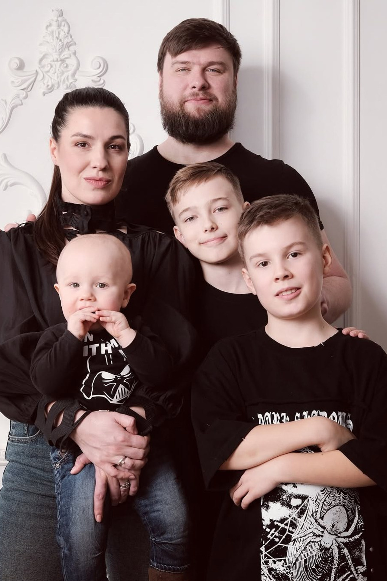 Семейный фотограф в Казани | Садег Азарми. Тёплые семейные фотосессии в студии и на природе. светлые, стильные кадры без лишней суеты. от малышей до бабушек и дедушек. Найду подход к каждому! Помогу с выбором образов и локаций. Сохраним ваши улыбки и объятия на долгие годы. Тел. +79172284430