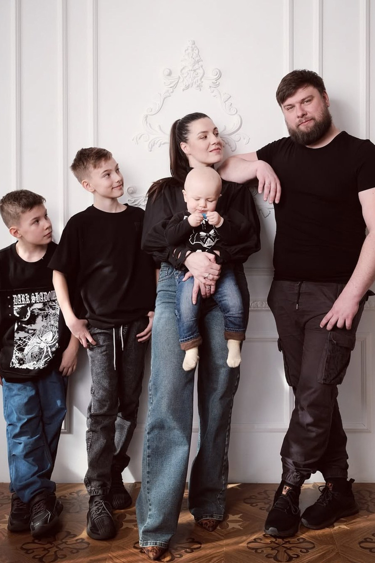 Семейный фотограф в Казани | Садег Азарми. Тёплые семейные фотосессии в студии и на природе. светлые, стильные кадры без лишней суеты. от малышей до бабушек и дедушек. Найду подход к каждому! Помогу с выбором образов и локаций. Сохраним ваши улыбки и объятия на долгие годы. Тел. +79172284430