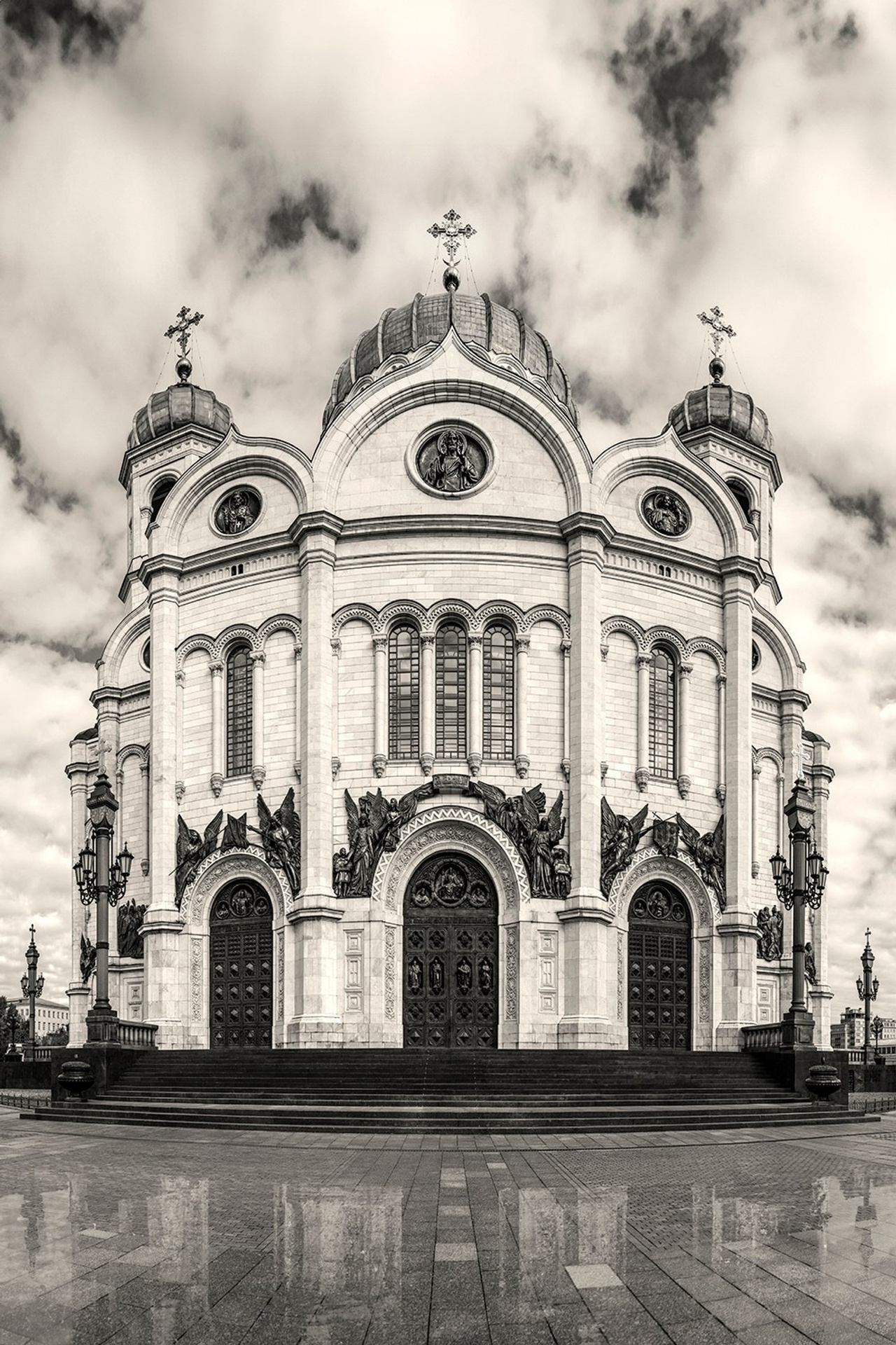 Professional photoshoots in Kazan for tourists with English-speaking photographer Sadegh Azarmi. Explore the city and capture unforgettable moments. Tel: +79172284430 Email: azarmi.ru@yandex.ru instagram: https://instagram.com/azarmi.ru