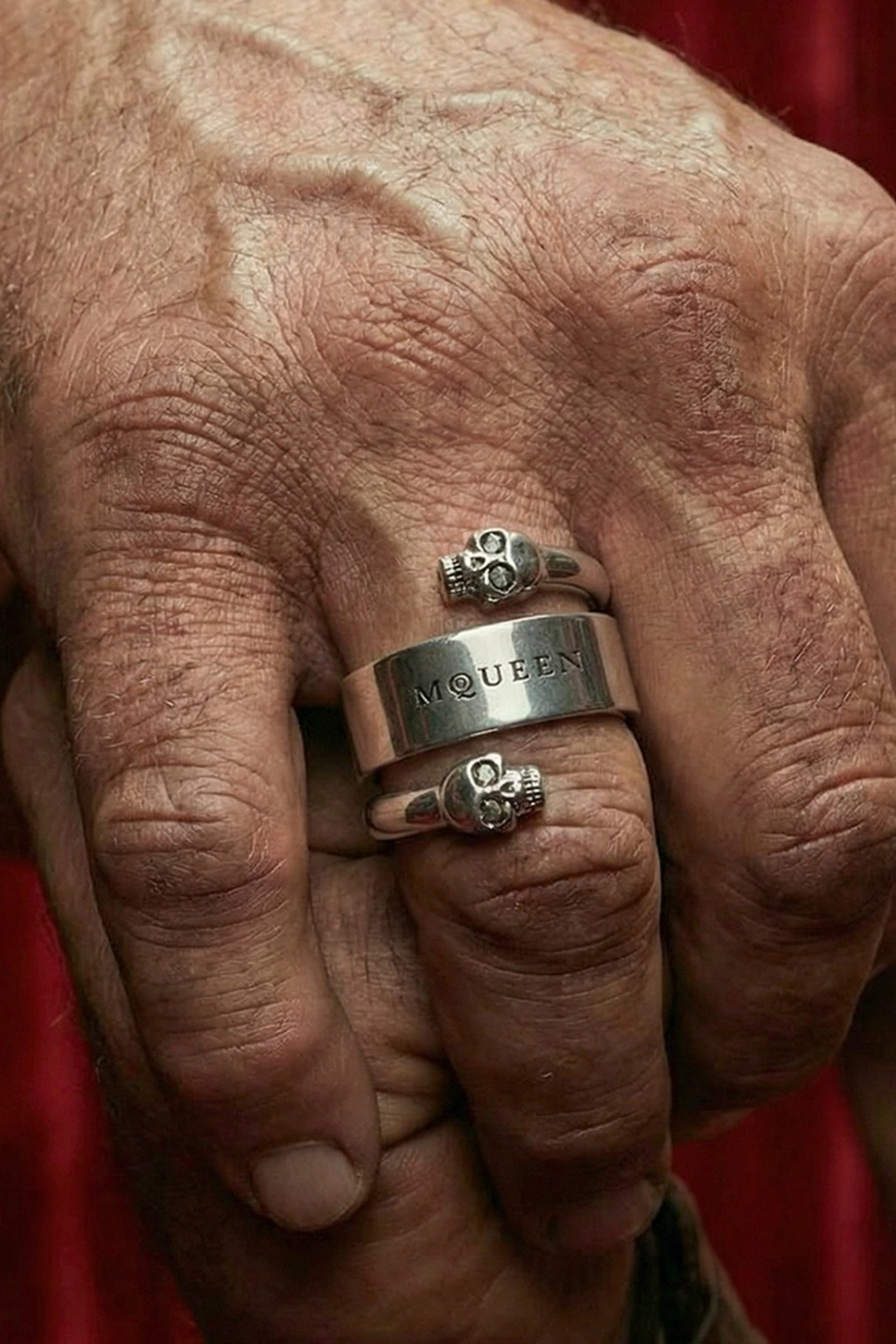 ALEXANDER MCQUEEN. Фотограф и ai креатор для брендов Москва Люся Мамонова