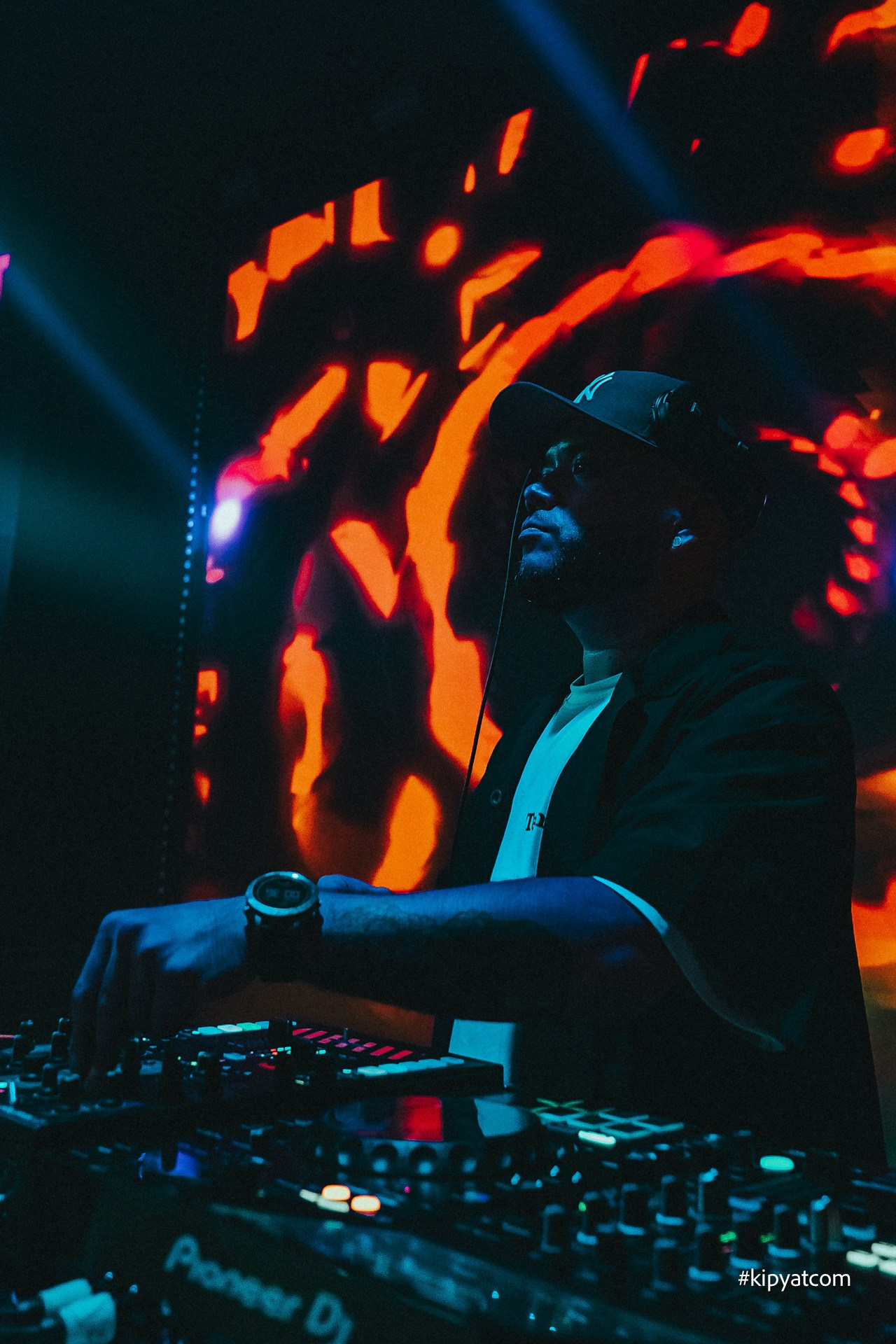 МЕТАЛЛИКА ЖИВЬЕМ — трибьют от KOMANCHEROS. Астана Кипятком