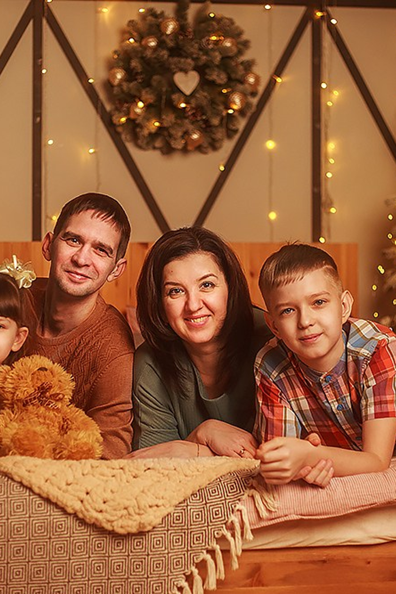 Семейная новогодняя фотосессия в студии