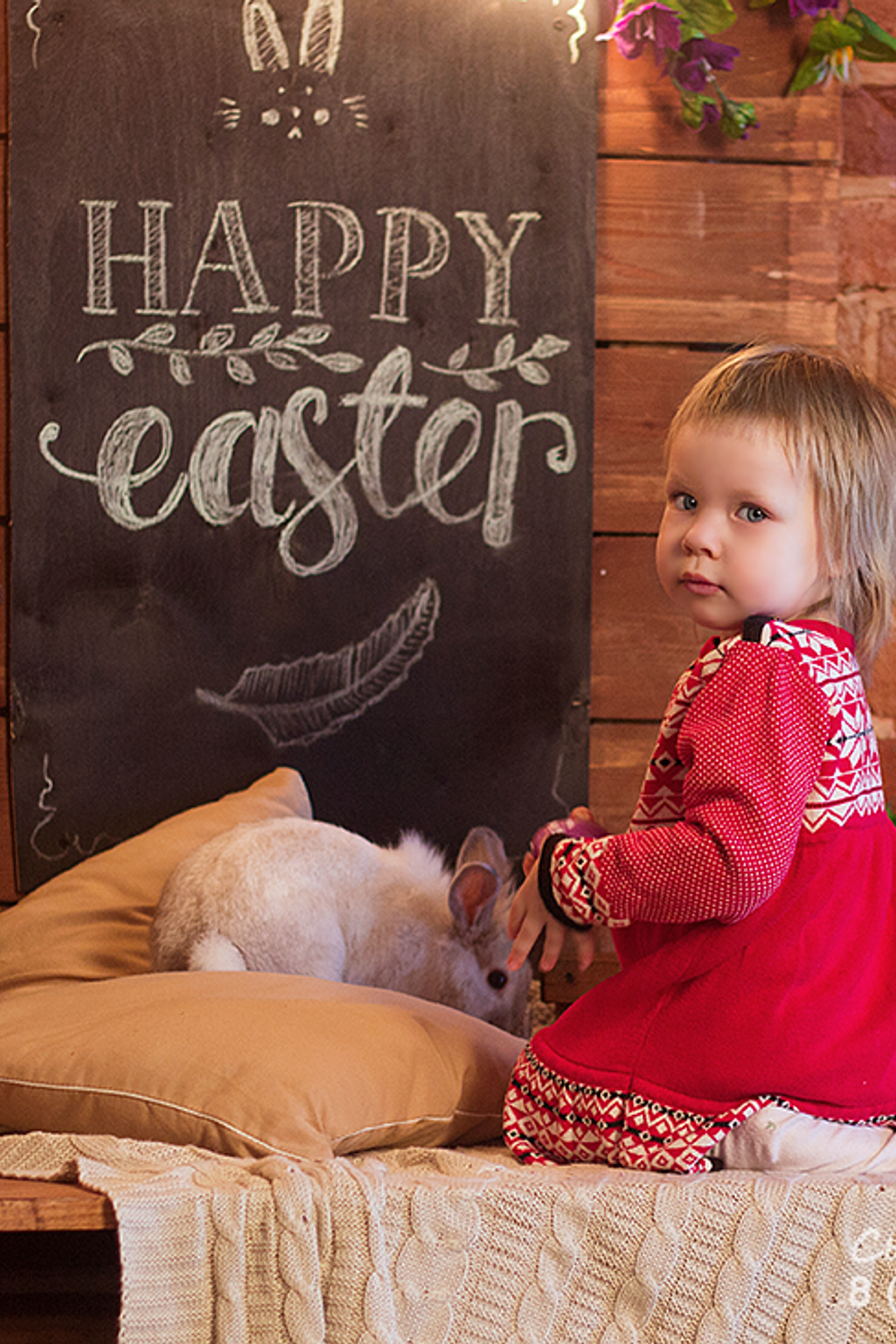 Пасхальная фотосессия с кроликом в студии