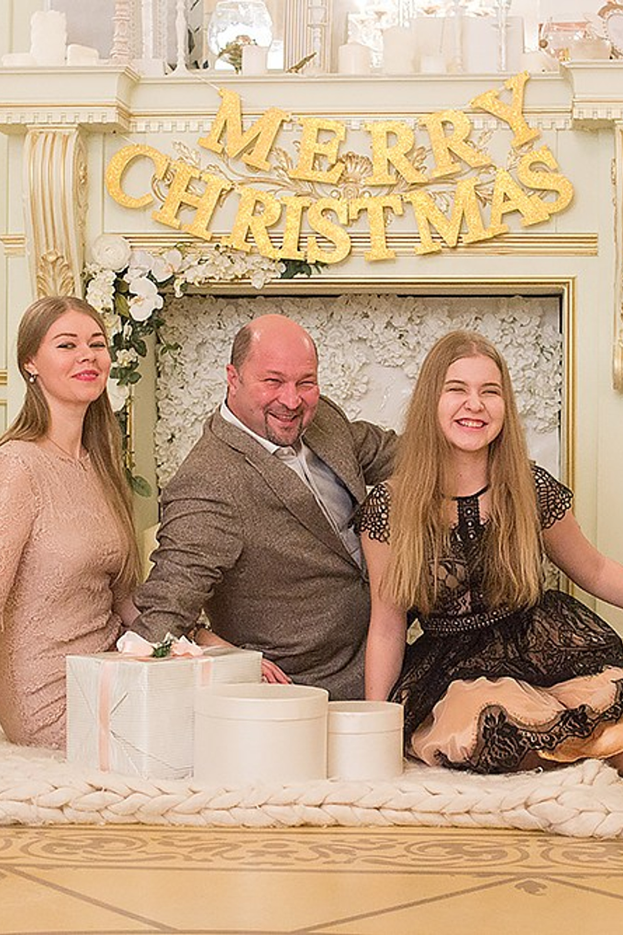 Семейная студийная фотосессия